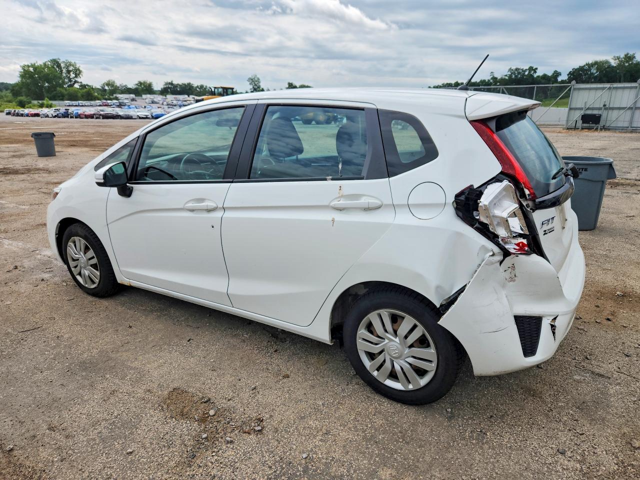 2015 Honda Fit Lx White vin: 3HGGK5H54FM743497