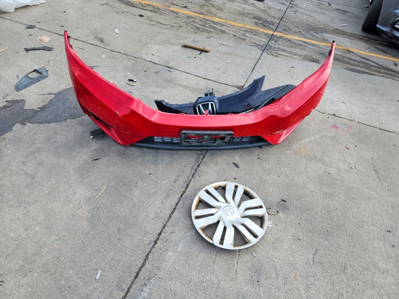 2015 Honda Fit Lx Red vin: 3HGGK5H54FM744620