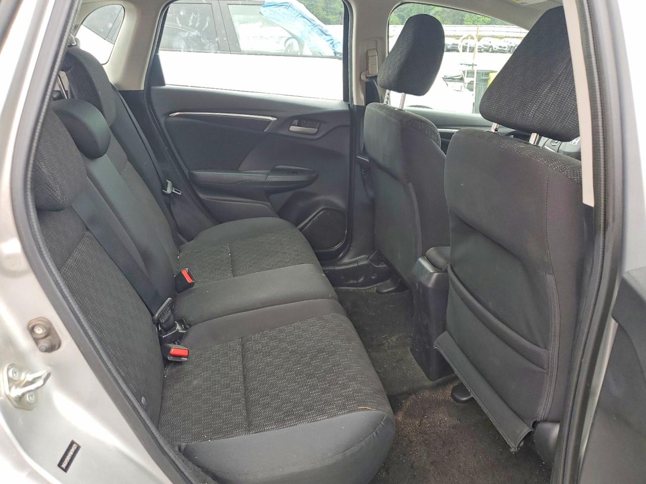 2015 Honda Fit Lx Silver vin: 3HGGK5H54FM784325