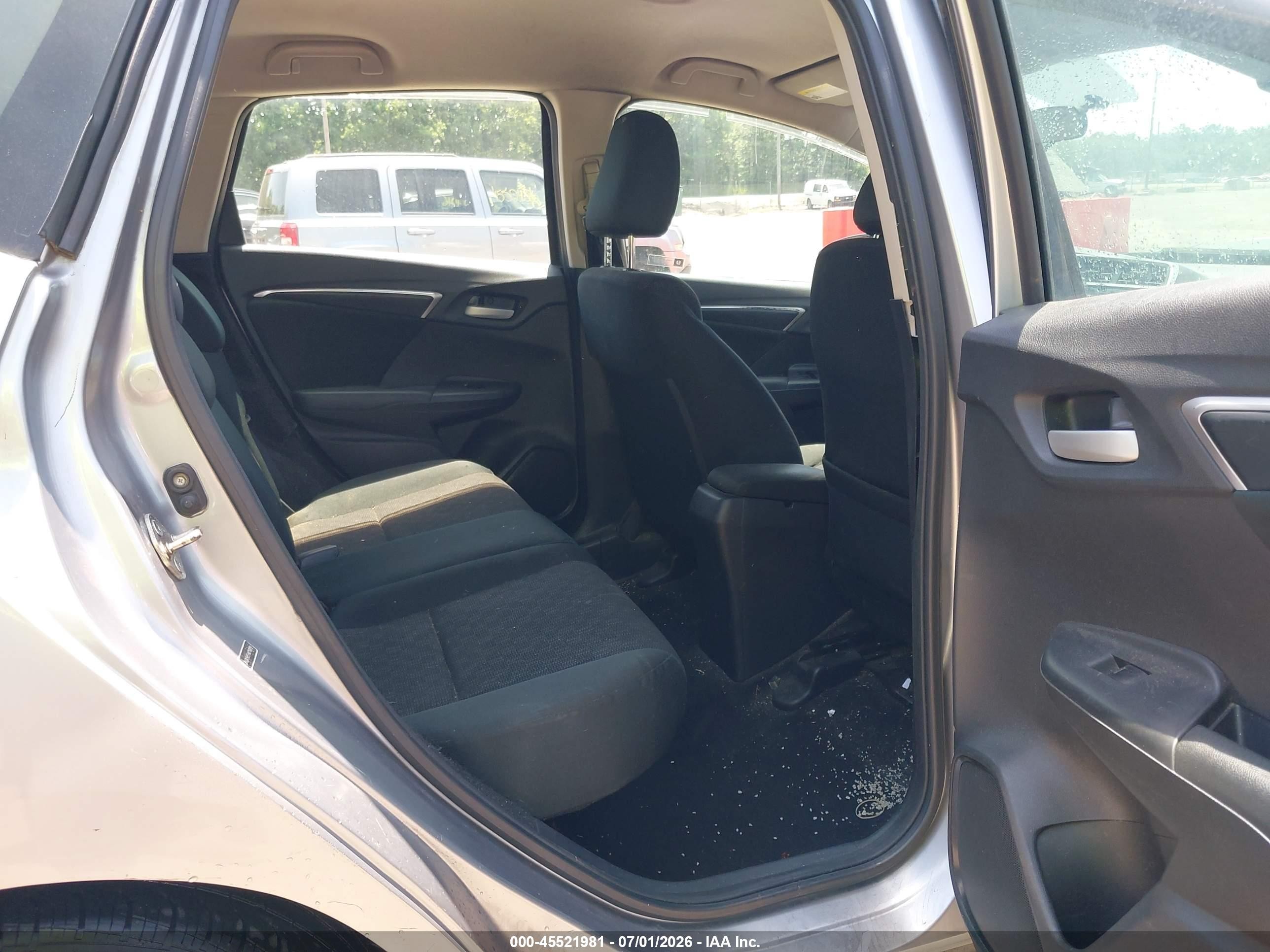 2017 Honda Fit Lx Silver vin: 3HGGK5H55HM710804