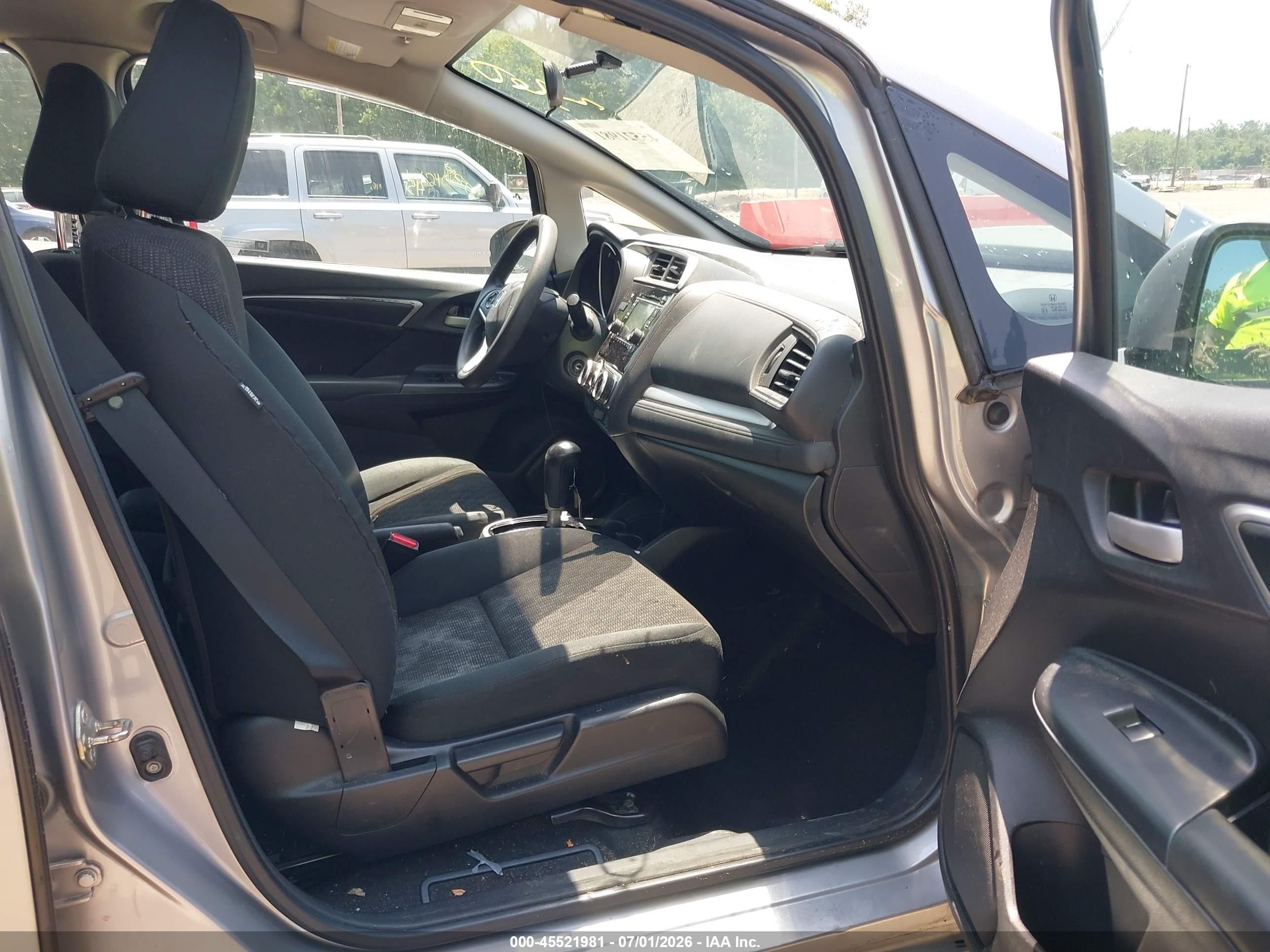 2017 Honda Fit Lx Silver vin: 3HGGK5H55HM710804