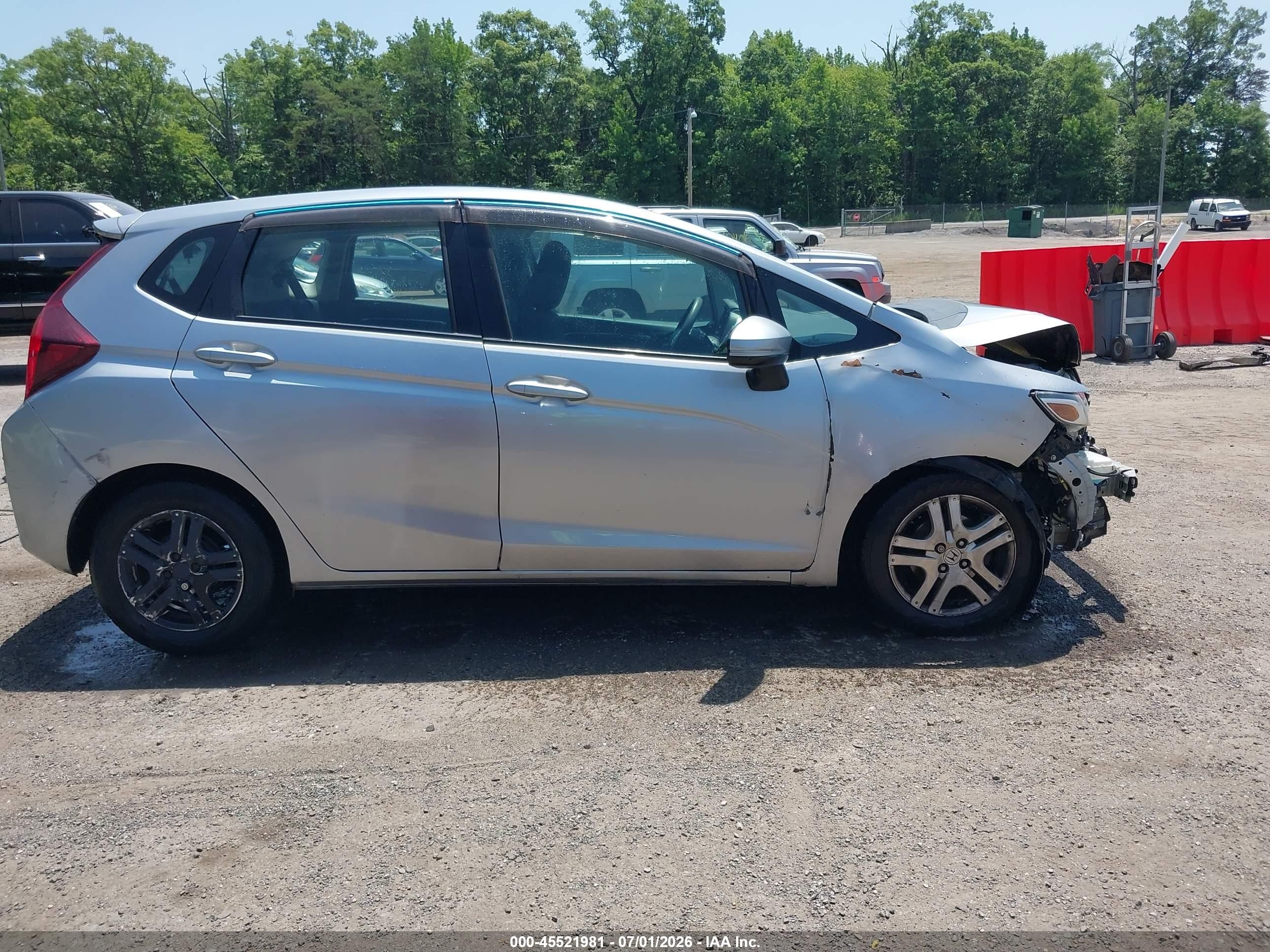 2017 Honda Fit Lx Silver vin: 3HGGK5H55HM710804