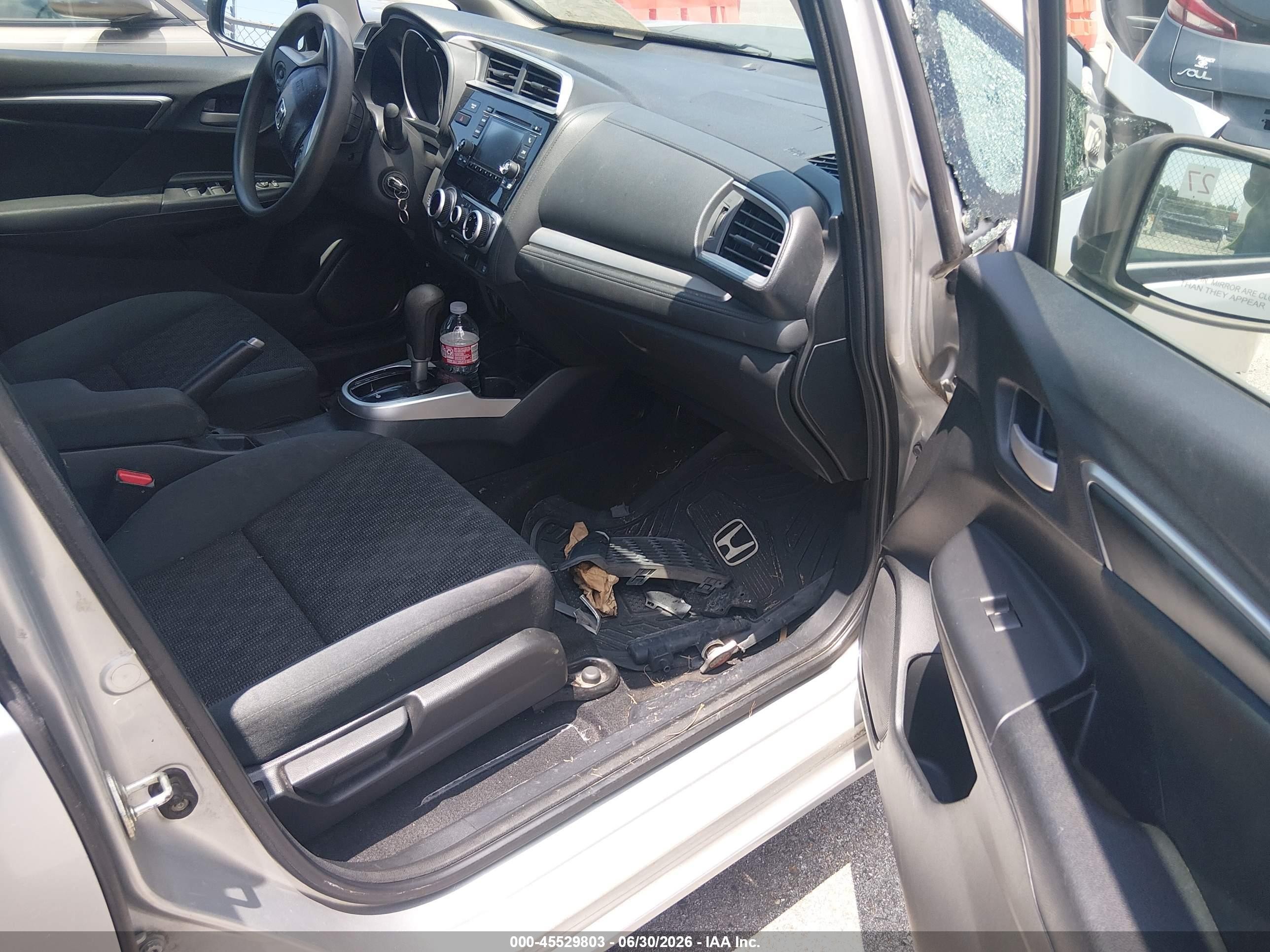 2015 Honda Fit Lx Silver vin: 3HGGK5H56FM712025