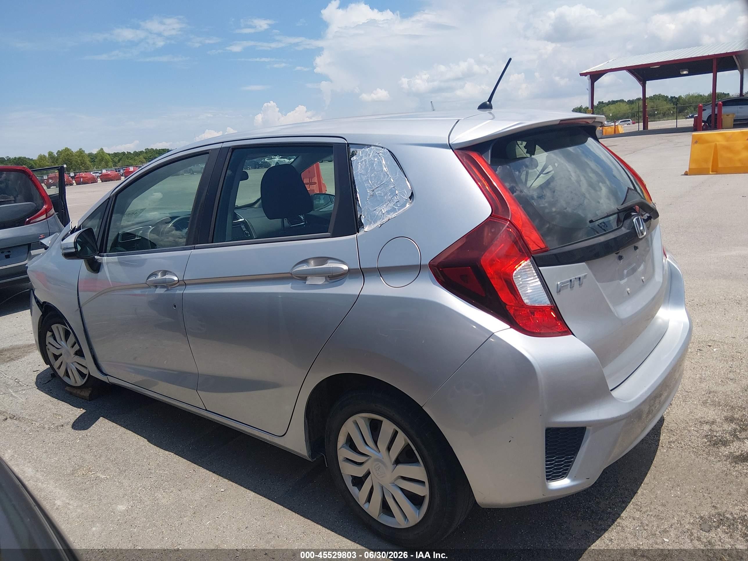 2015 Honda Fit Lx Silver vin: 3HGGK5H56FM712025