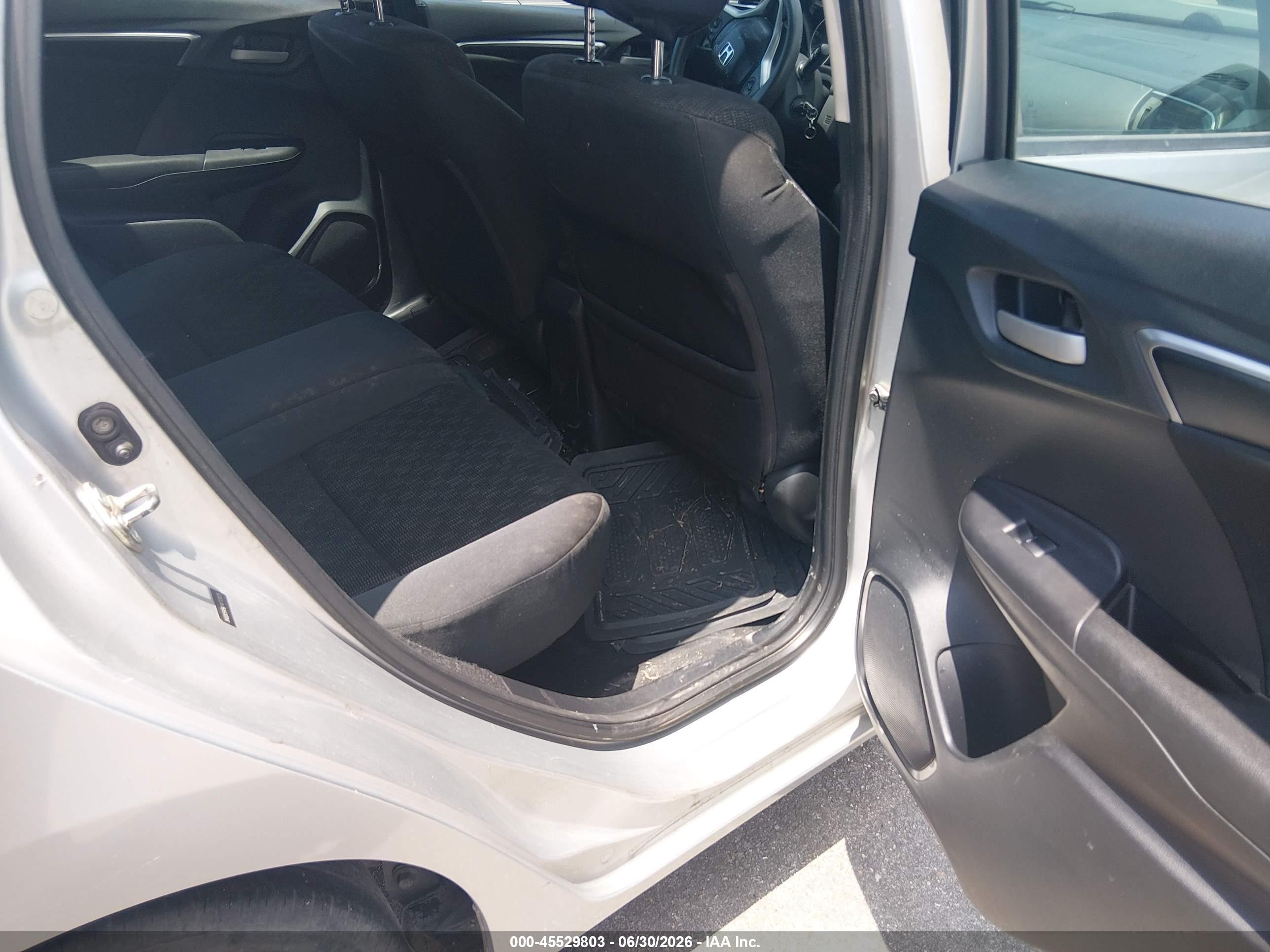 2015 Honda Fit Lx Silver vin: 3HGGK5H56FM712025