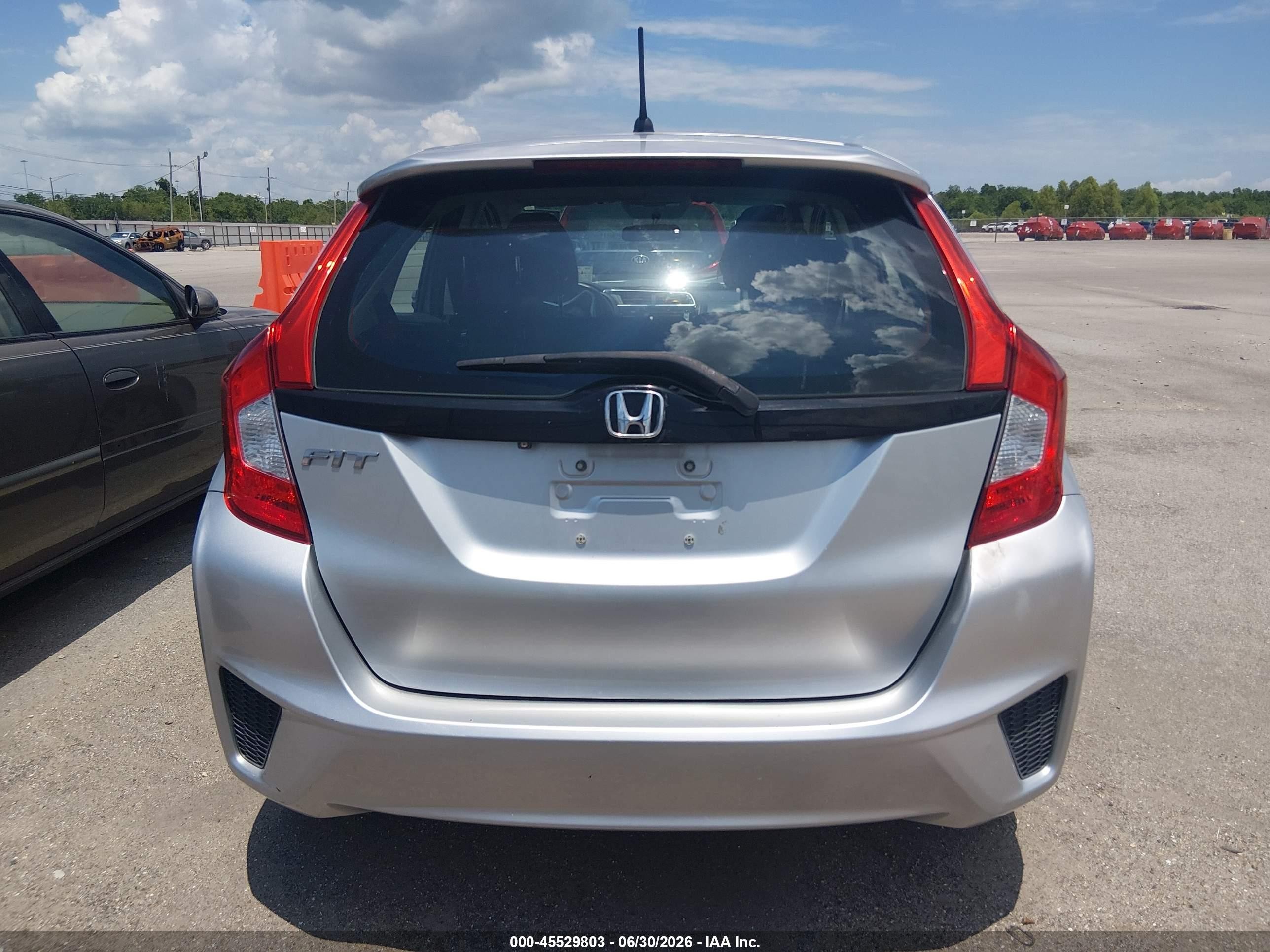2015 Honda Fit Lx Silver vin: 3HGGK5H56FM712025