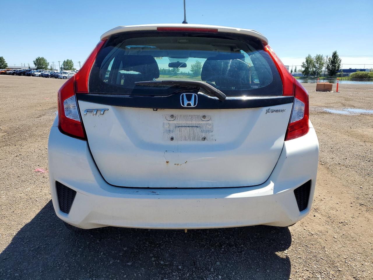 2015 Honda Fit Lx White vin: 3HGGK5H57FM107186