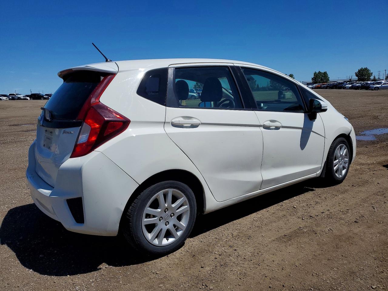 2015 Honda Fit Lx White vin: 3HGGK5H57FM107186