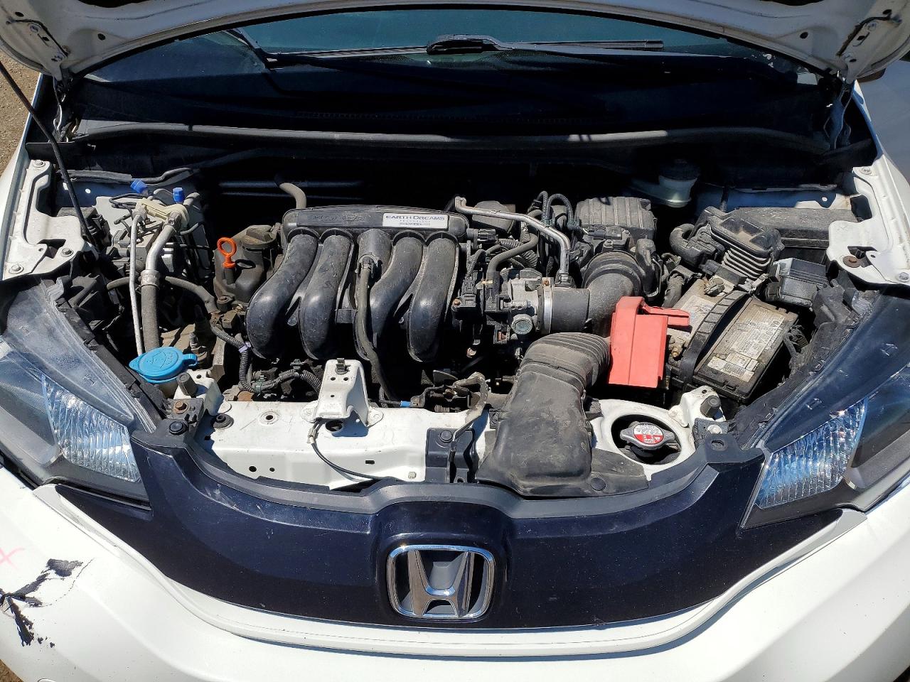 2015 Honda Fit Lx White vin: 3HGGK5H57FM107186