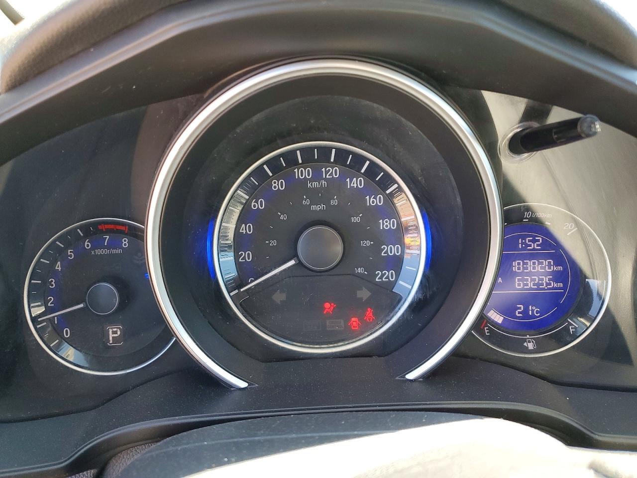 2015 Honda Fit Lx White vin: 3HGGK5H57FM107186