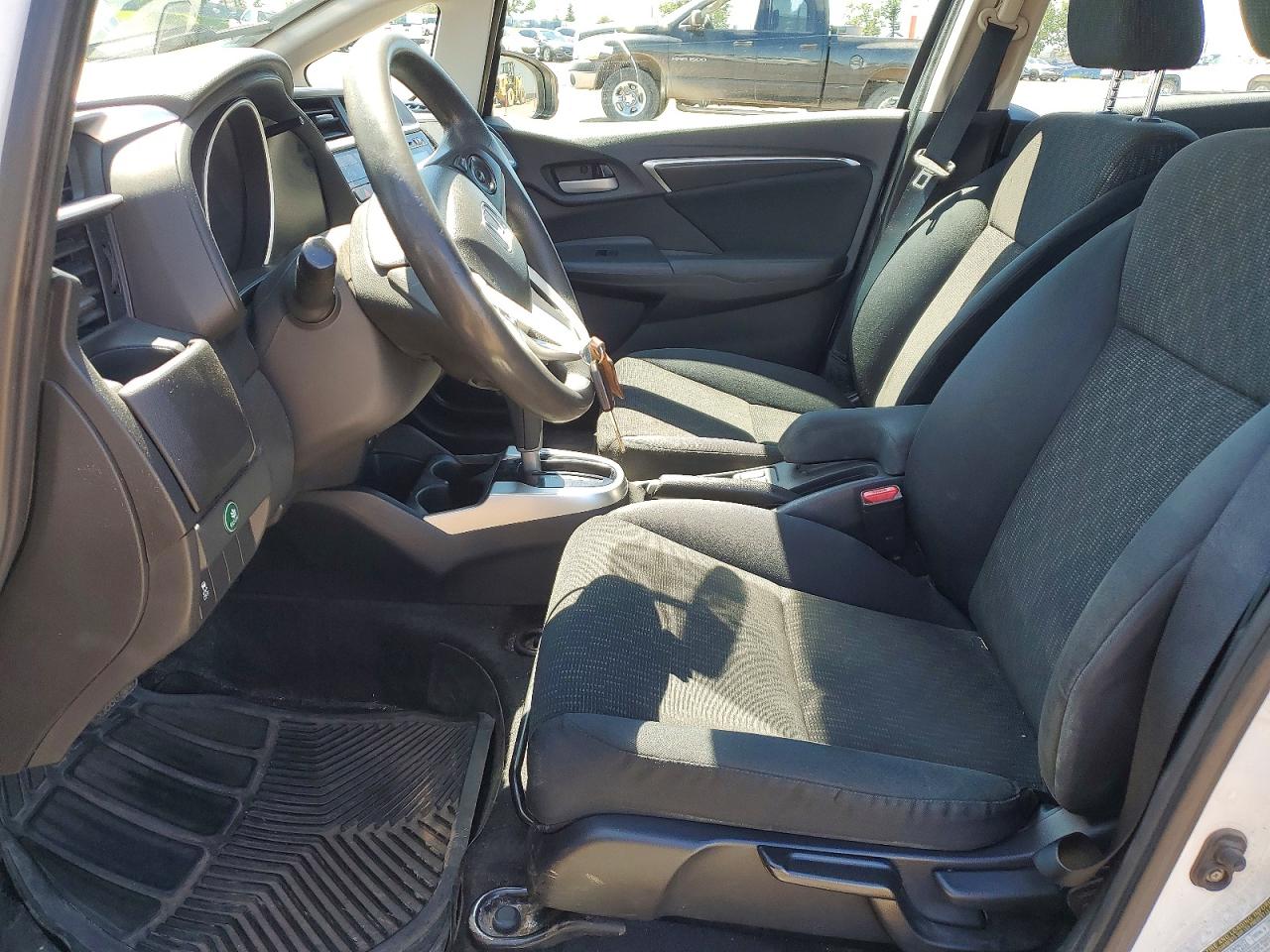 2015 Honda Fit Lx White vin: 3HGGK5H57FM107186