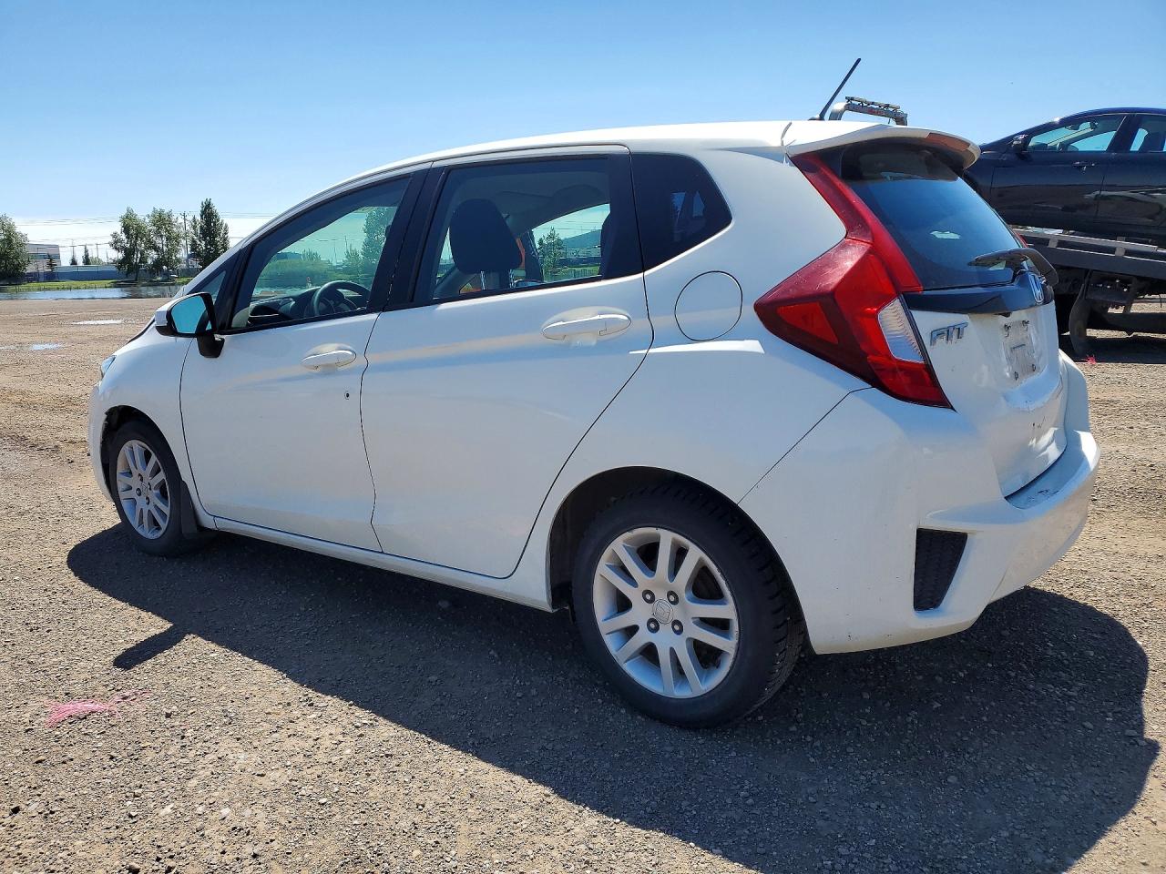 2015 Honda Fit Lx White vin: 3HGGK5H57FM107186