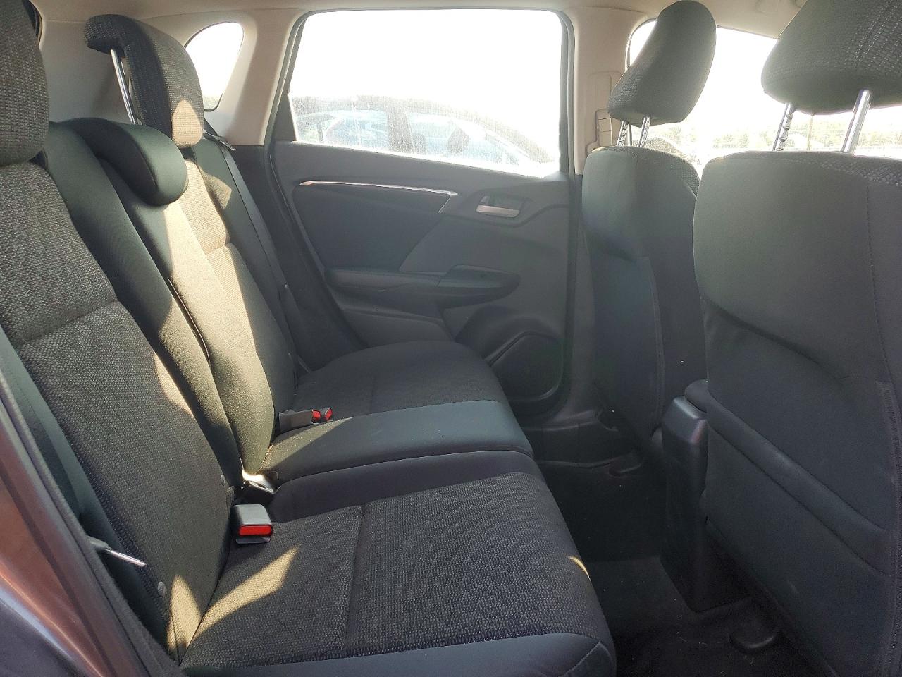2015 Honda Fit Lx Silver vin: 3HGGK5H57FM726676
