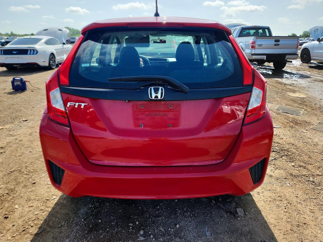 2015 Honda Fit Lx Red vin: 3HGGK5H57FM740934