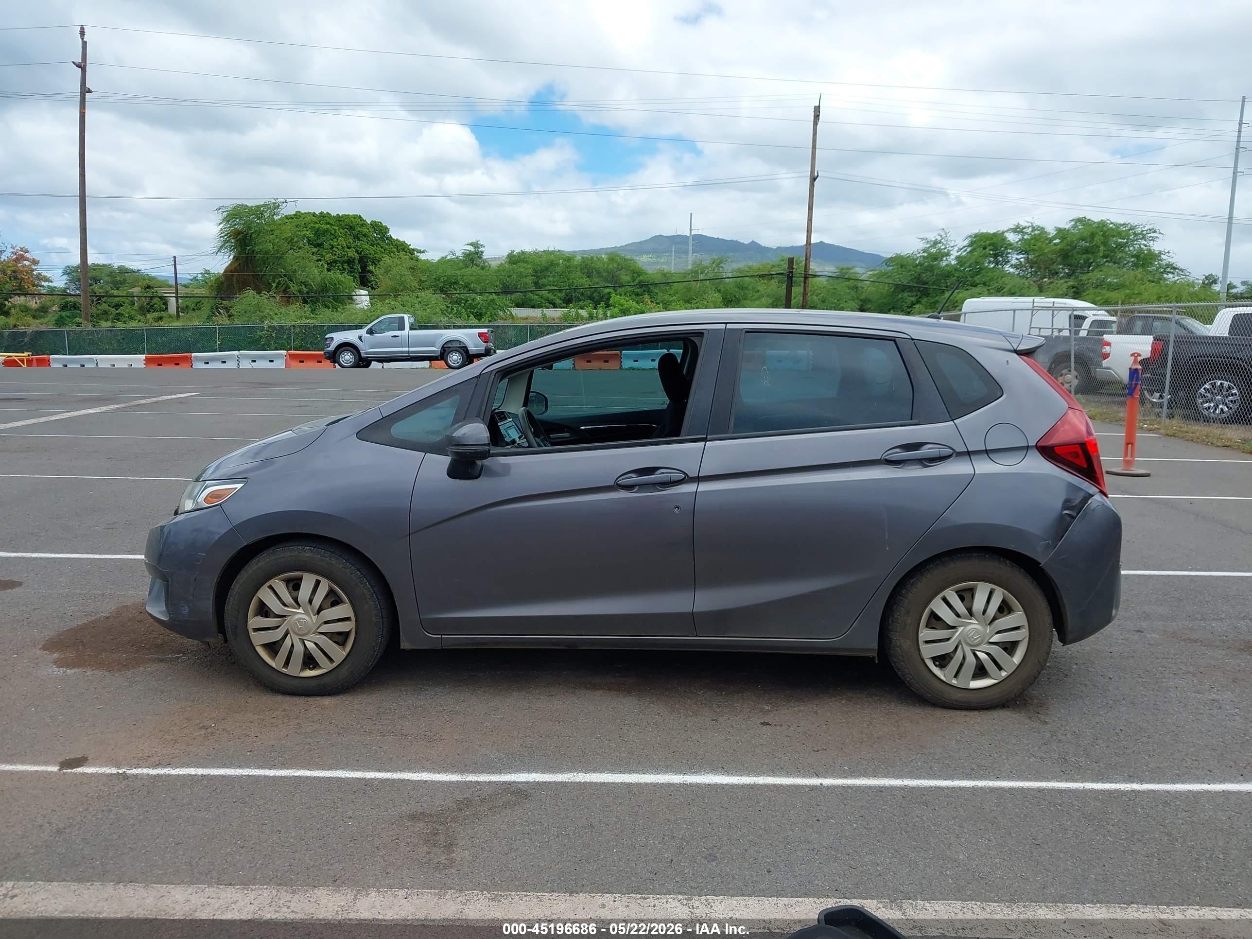 2015 Honda Fit Lx Серый vin: 3HGGK5H57FM755093
