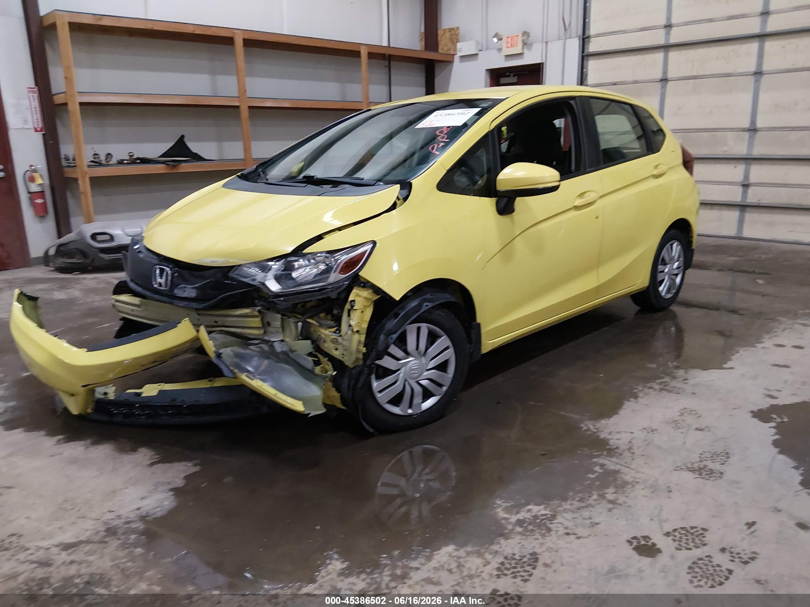 2015 Honda Fit Lx Yellow vin: 3HGGK5H57FM768989