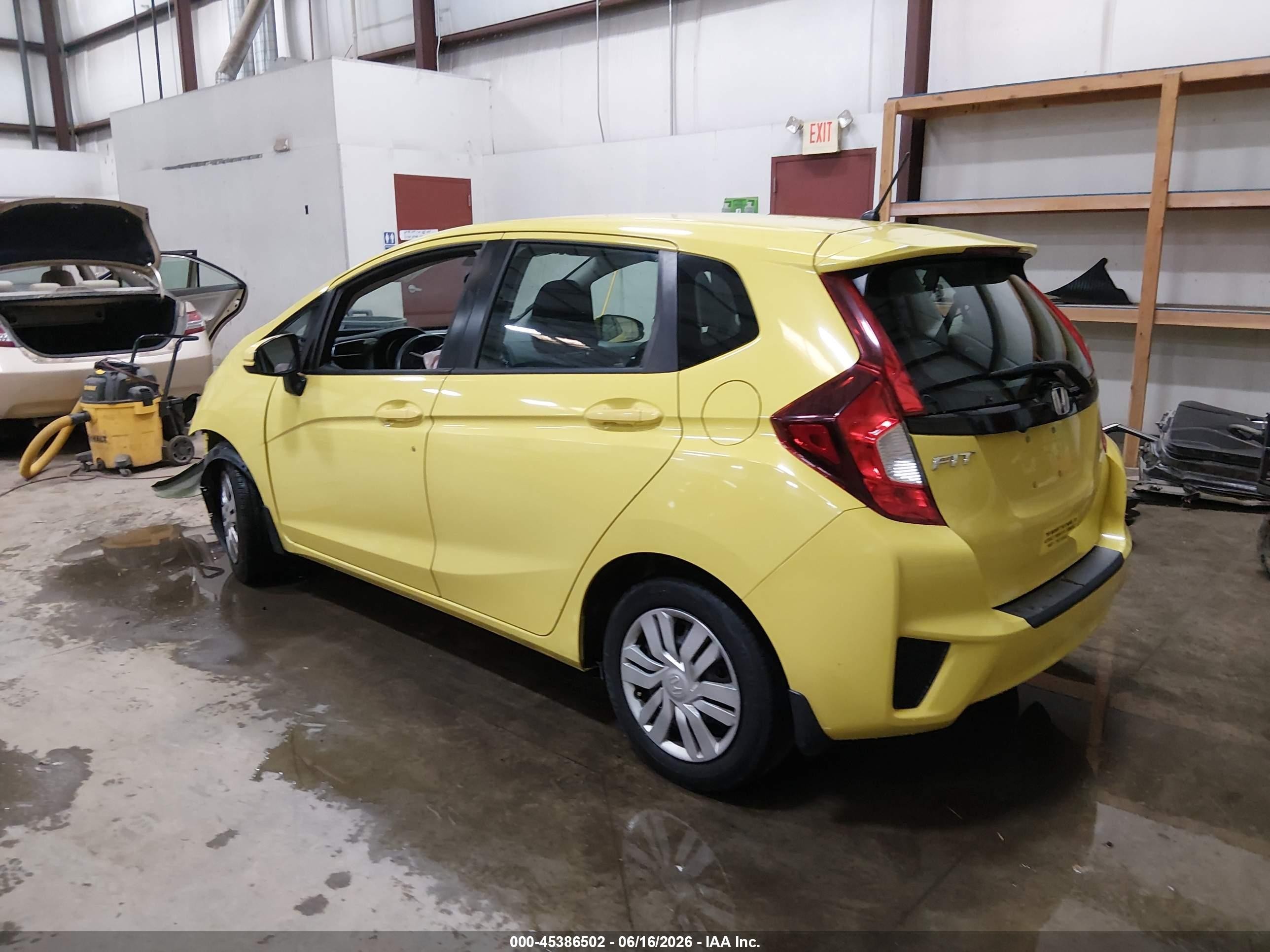 2015 Honda Fit Lx Yellow vin: 3HGGK5H57FM768989