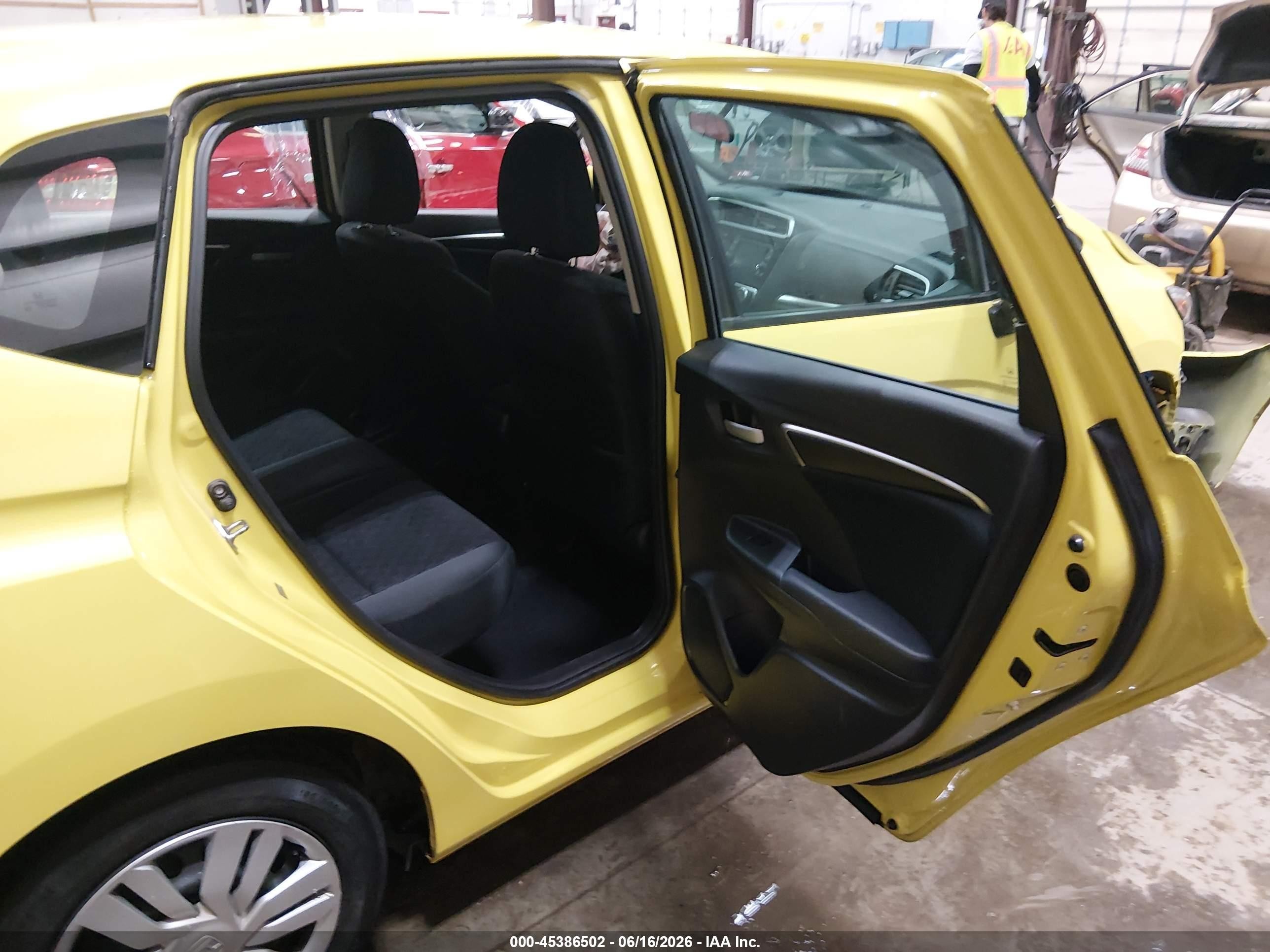 2015 Honda Fit Lx Yellow vin: 3HGGK5H57FM768989