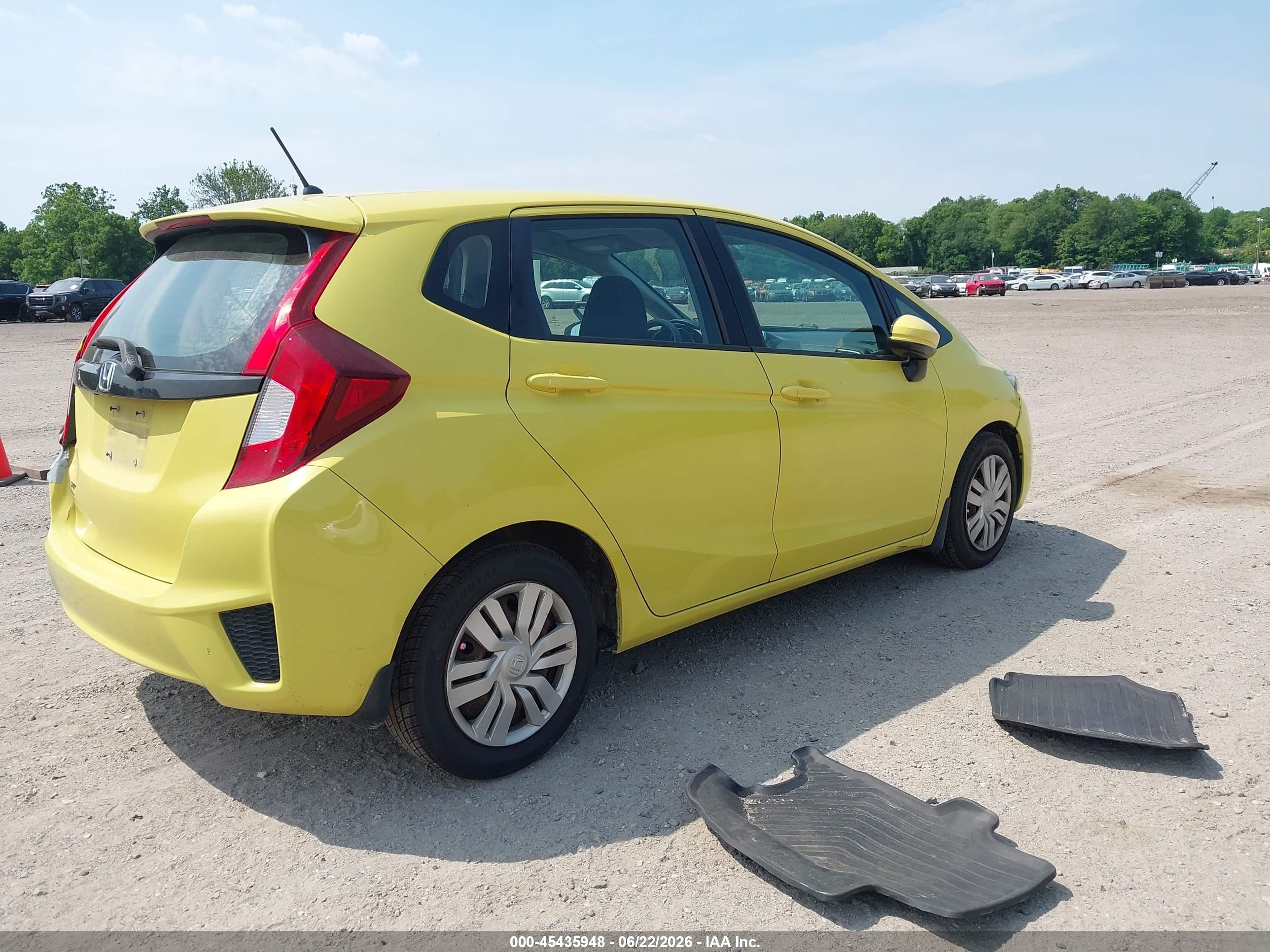 2015 Honda Fit Lx Yellow vin: 3HGGK5H57FM777157