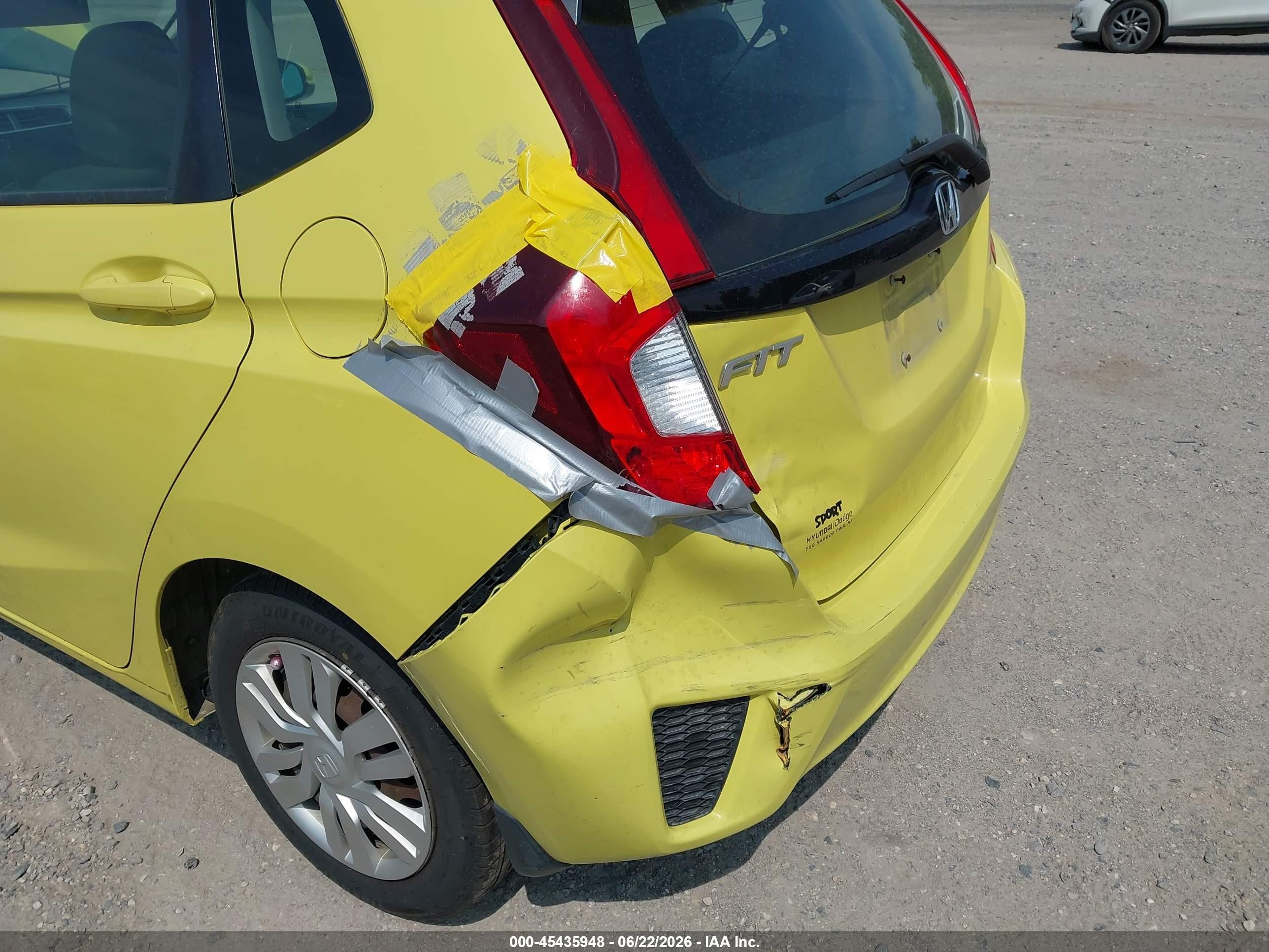 2015 Honda Fit Lx Yellow vin: 3HGGK5H57FM777157