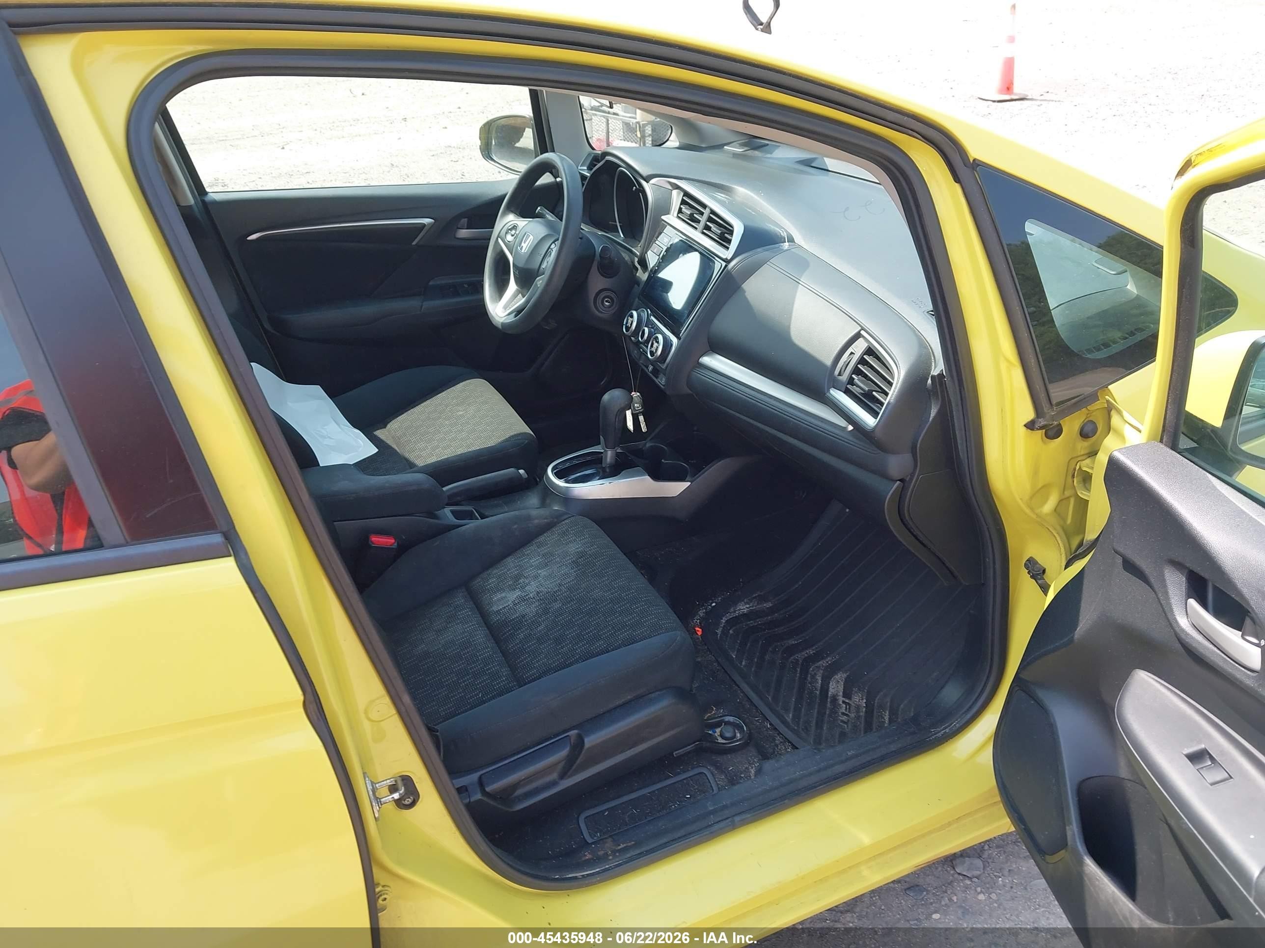 2015 Honda Fit Lx Yellow vin: 3HGGK5H57FM777157