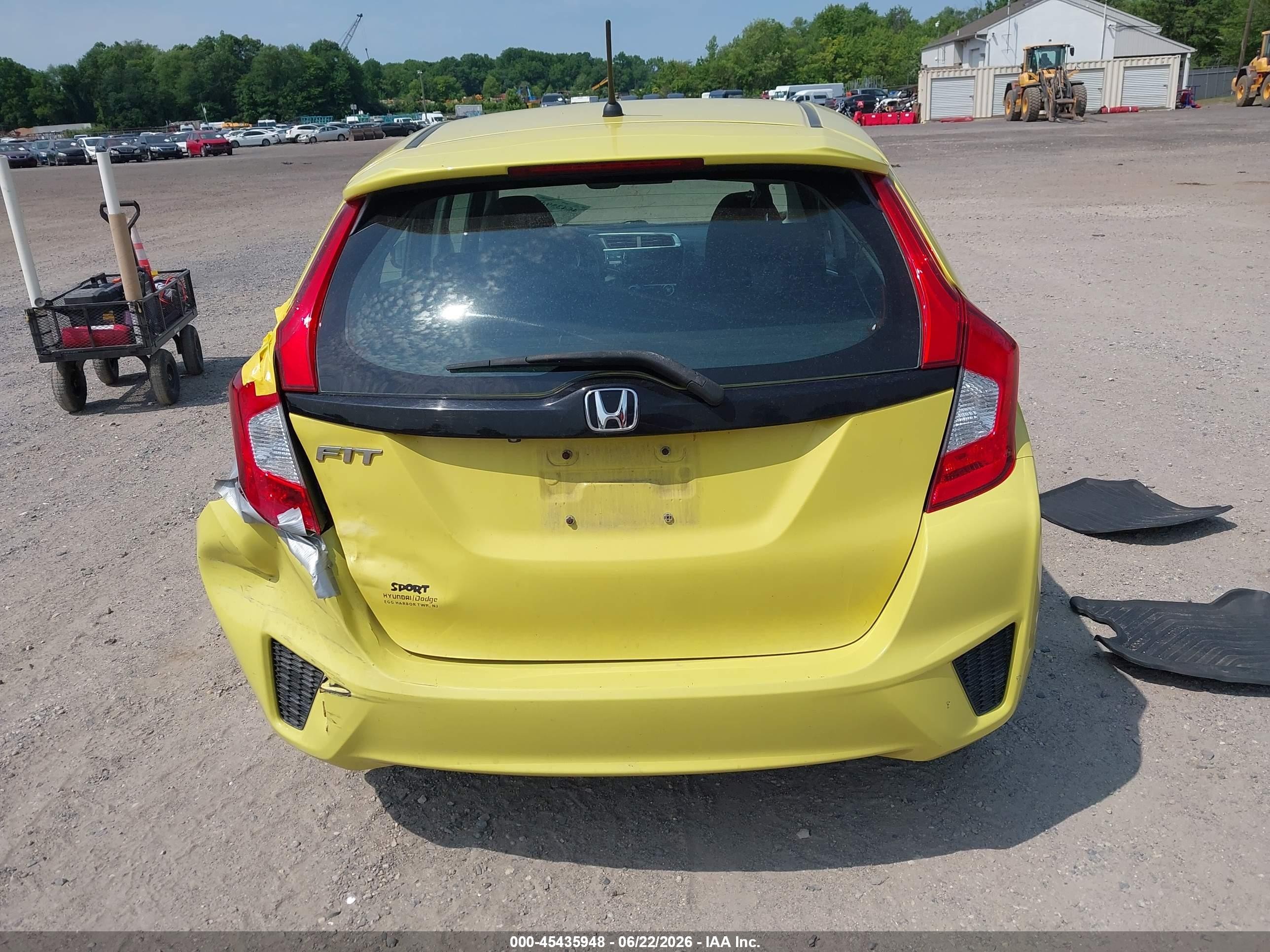 2015 Honda Fit Lx Yellow vin: 3HGGK5H57FM777157