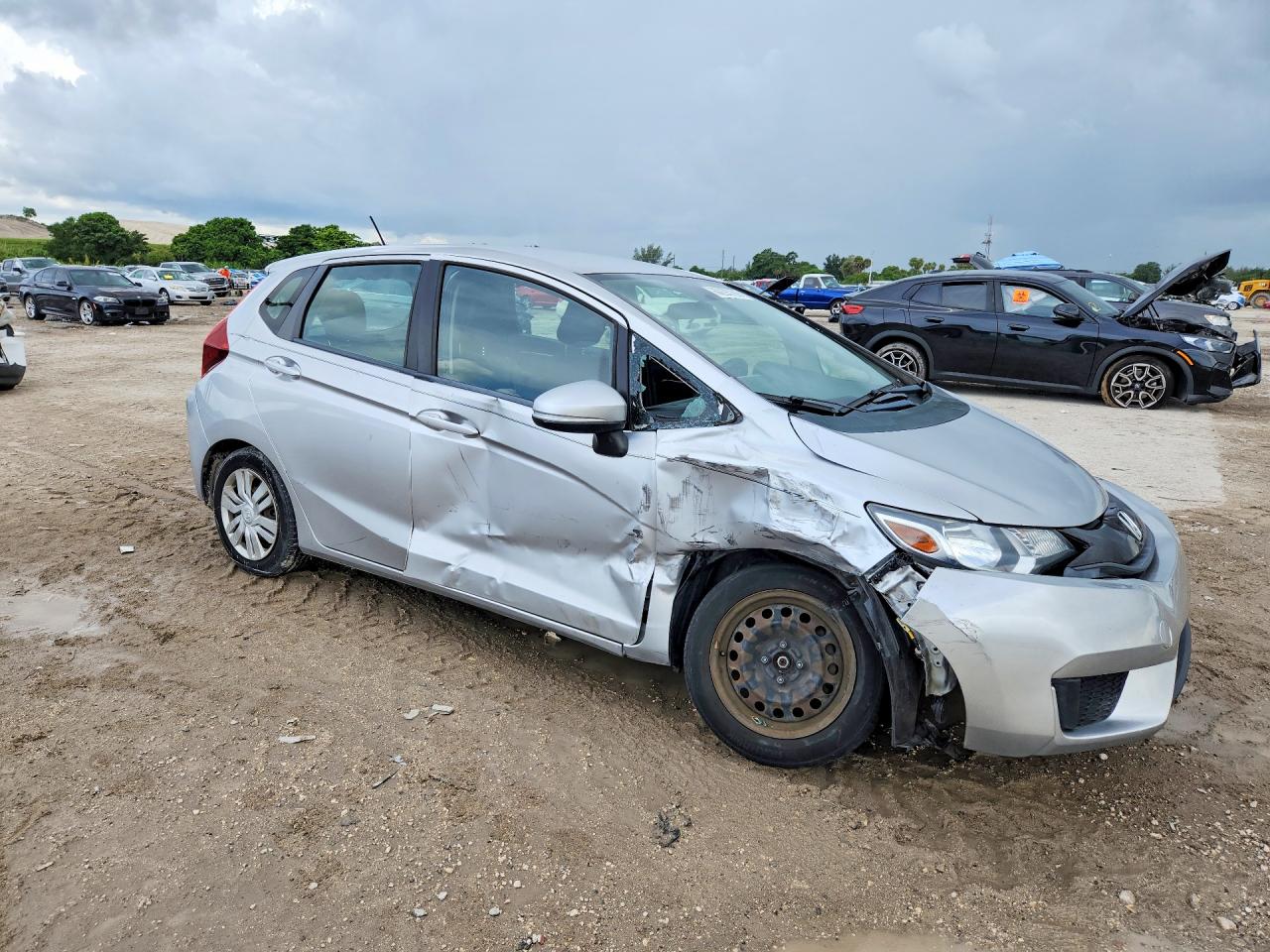 2015 Honda Fit Lx Silver vin: 3HGGK5H58FM752543