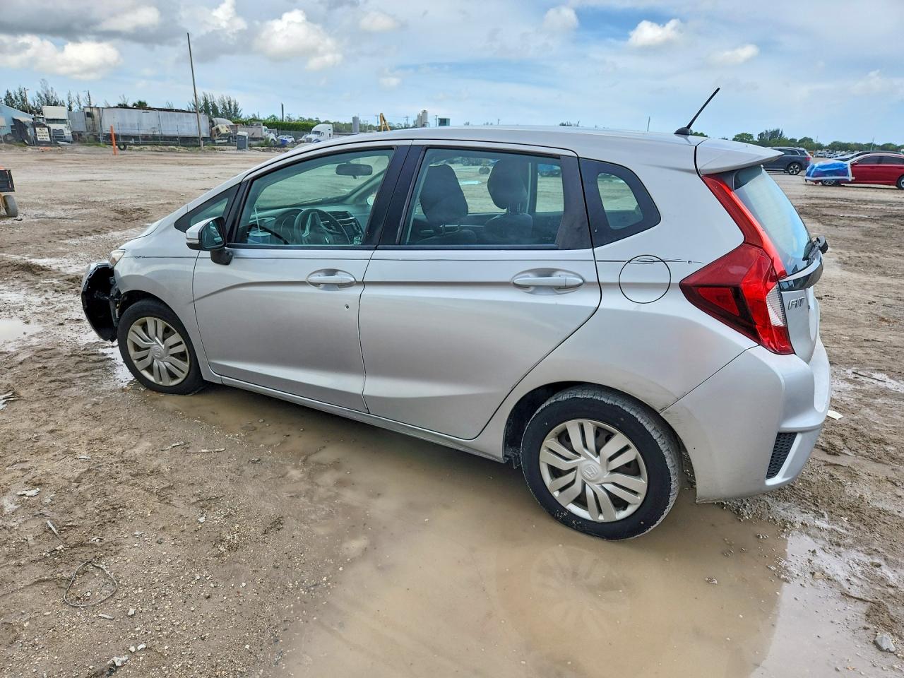 2015 Honda Fit Lx Silver vin: 3HGGK5H58FM752543