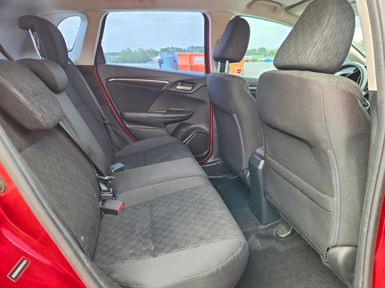 2015 Honda Fit Lx Red vin: 3HGGK5H58FM764644