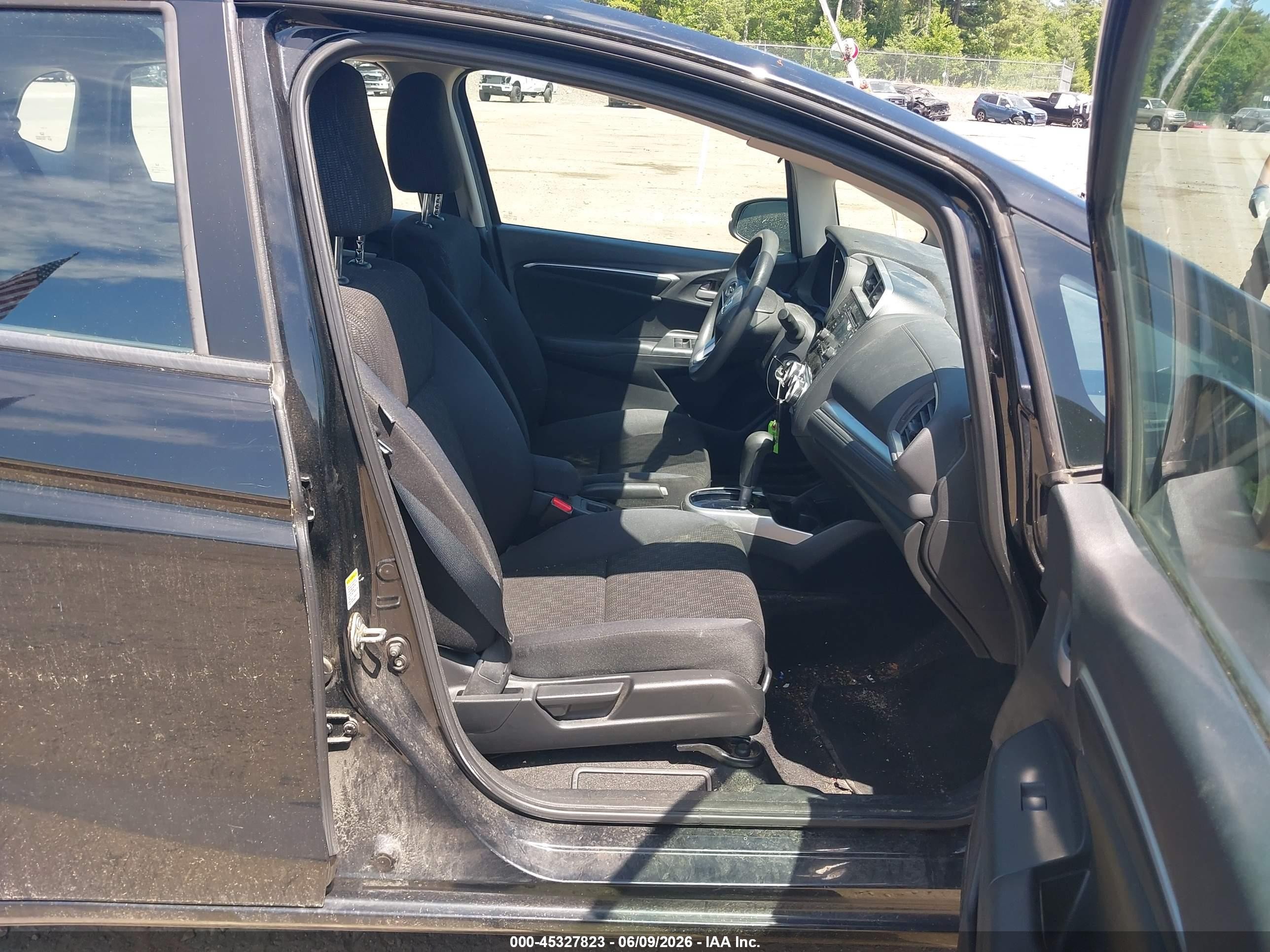 2015 Honda Fit Lx Черный vin: 3HGGK5H58FM768015