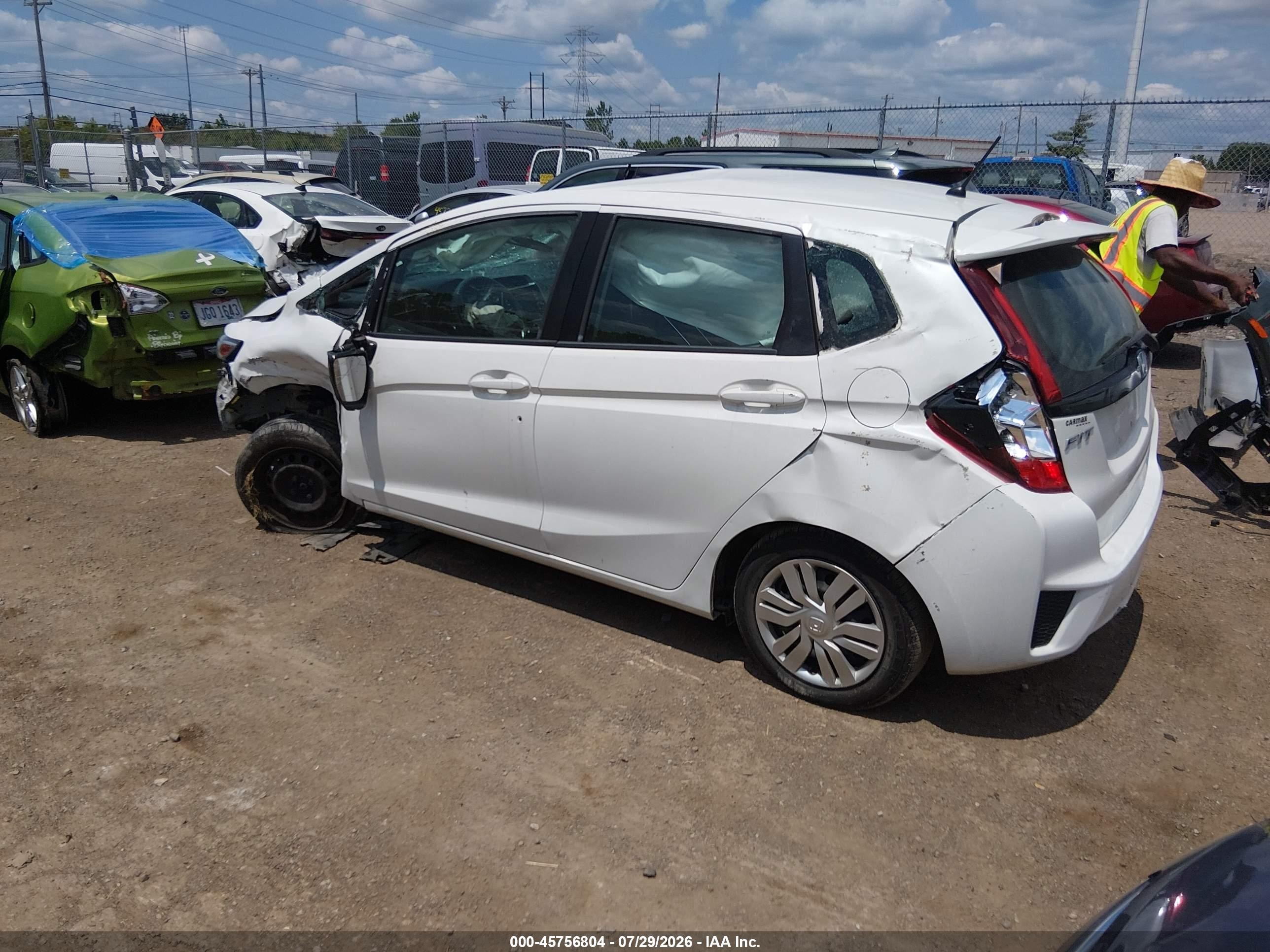 2015 Honda Fit Lx White vin: 3HGGK5H58FM772808