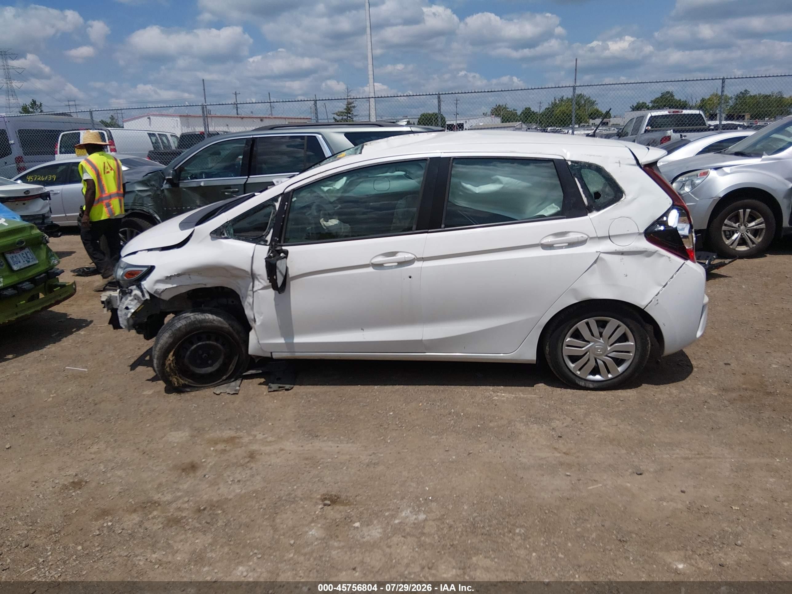 2015 Honda Fit Lx White vin: 3HGGK5H58FM772808