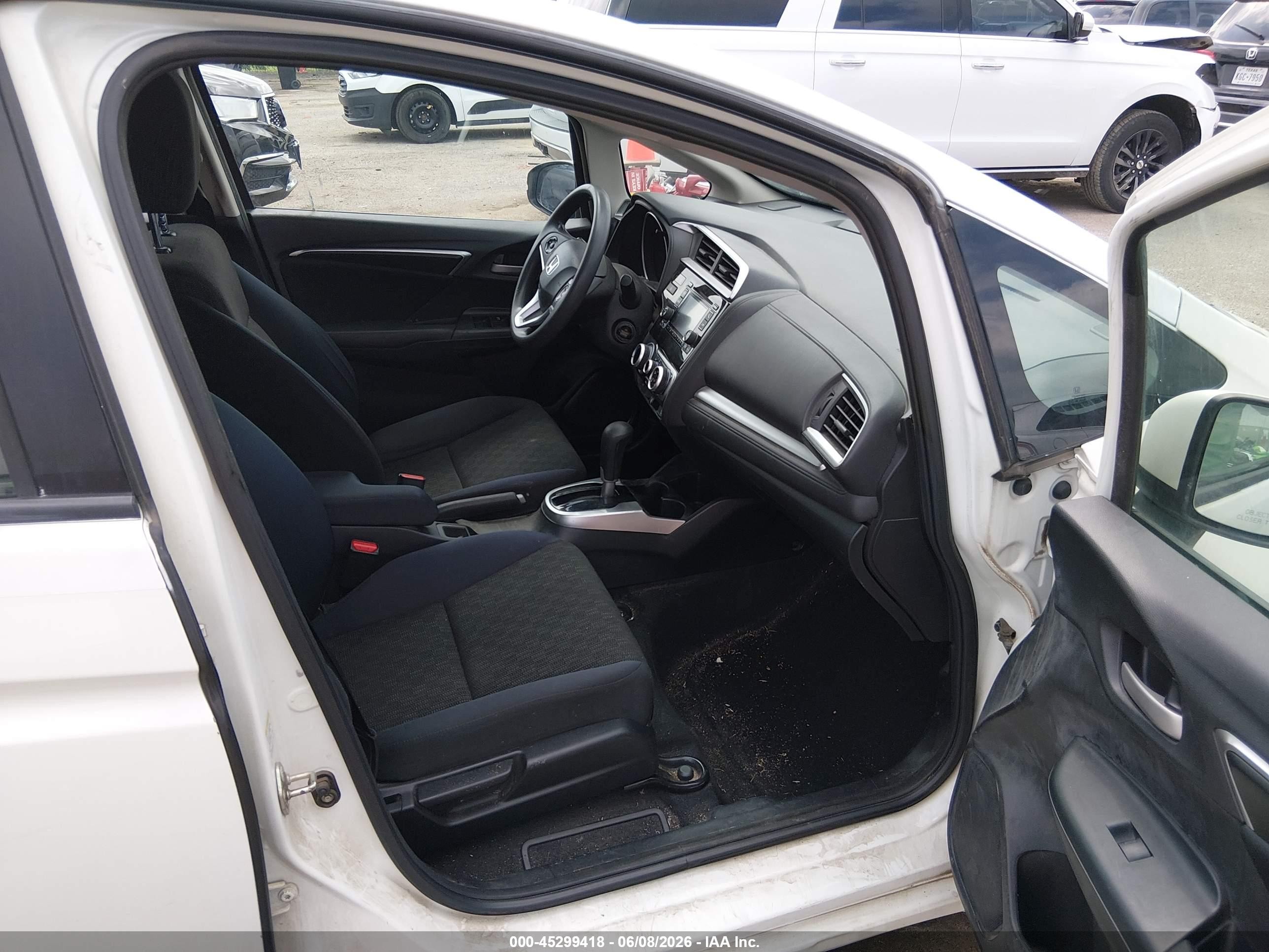 2015 Honda Fit Lx White vin: 3HGGK5H59FM709068