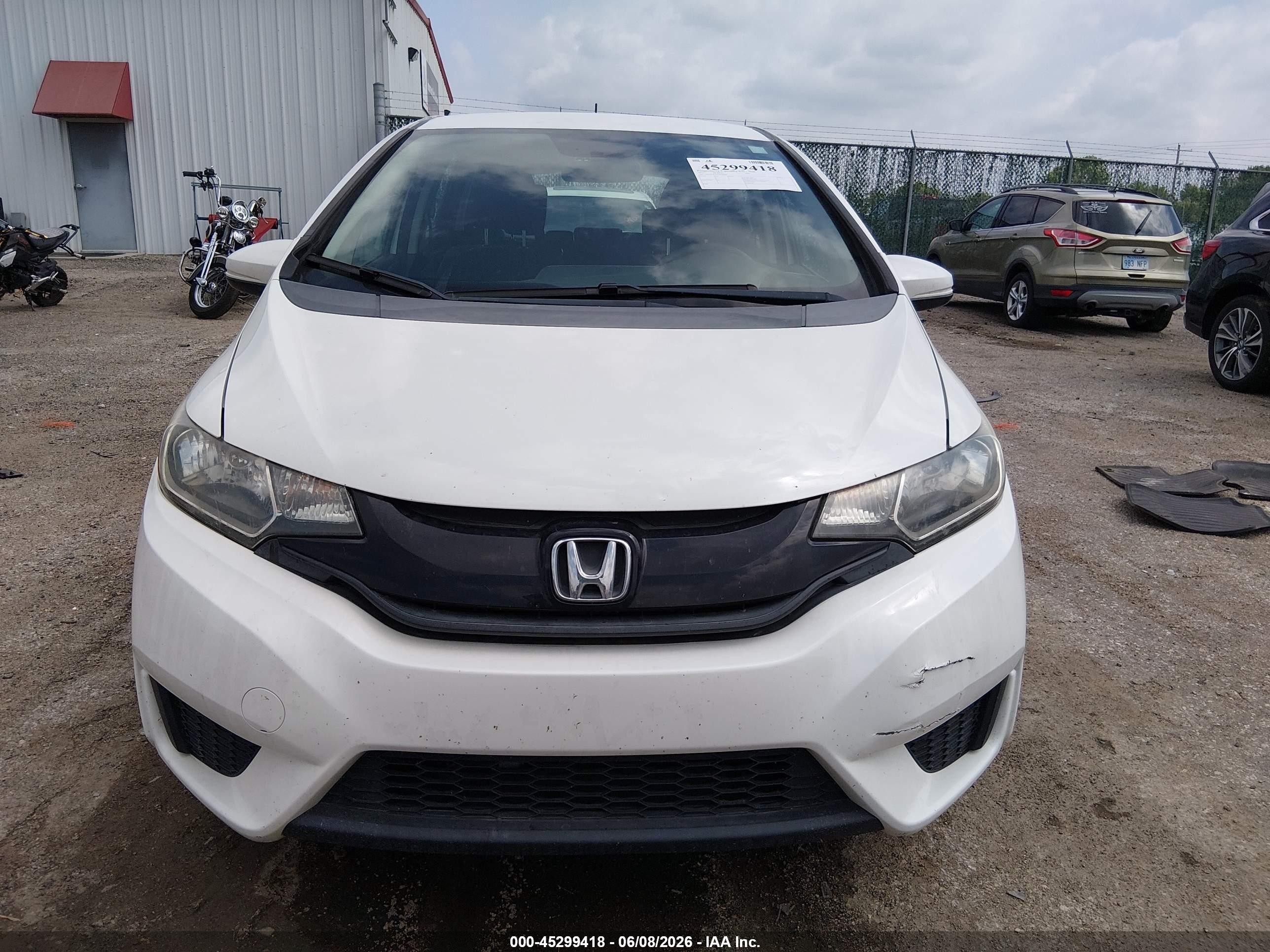 2015 Honda Fit Lx White vin: 3HGGK5H59FM709068