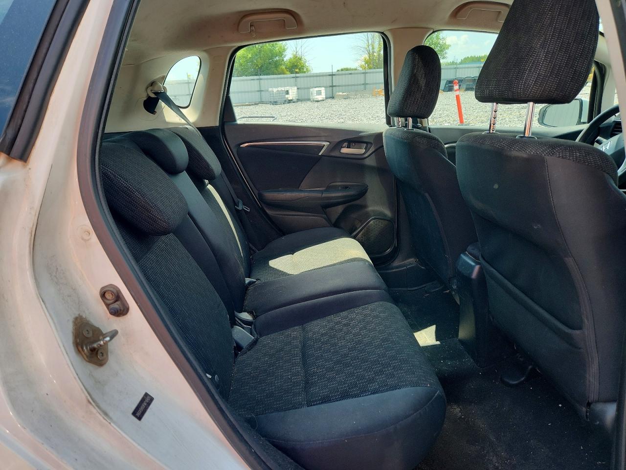 2015 Honda Fit Lx White vin: 3HGGK5H59FM716425