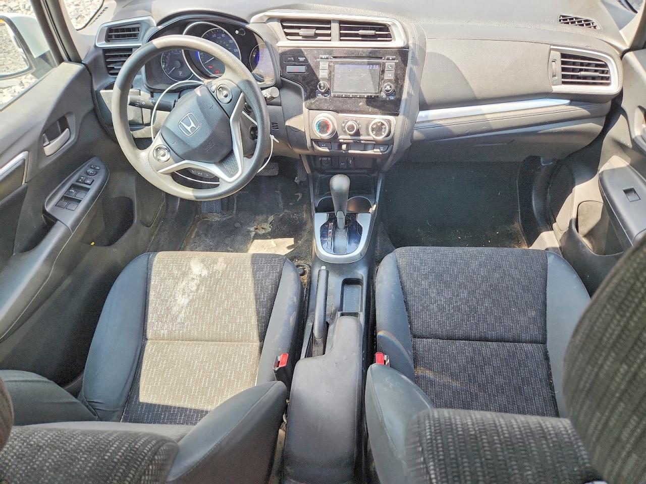2015 Honda Fit Lx White vin: 3HGGK5H59FM716425