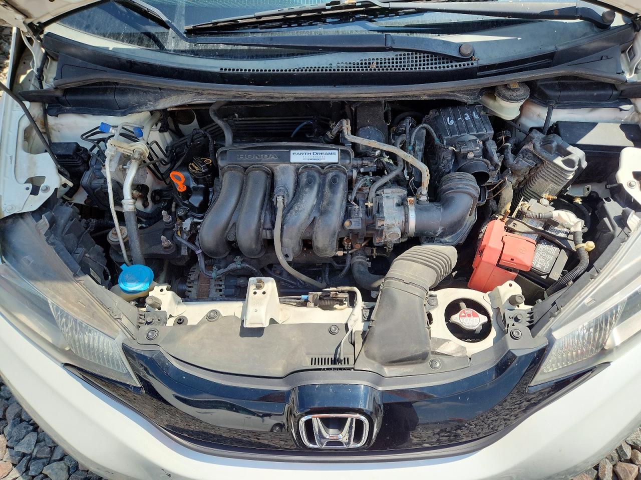 2015 Honda Fit Lx White vin: 3HGGK5H59FM716425