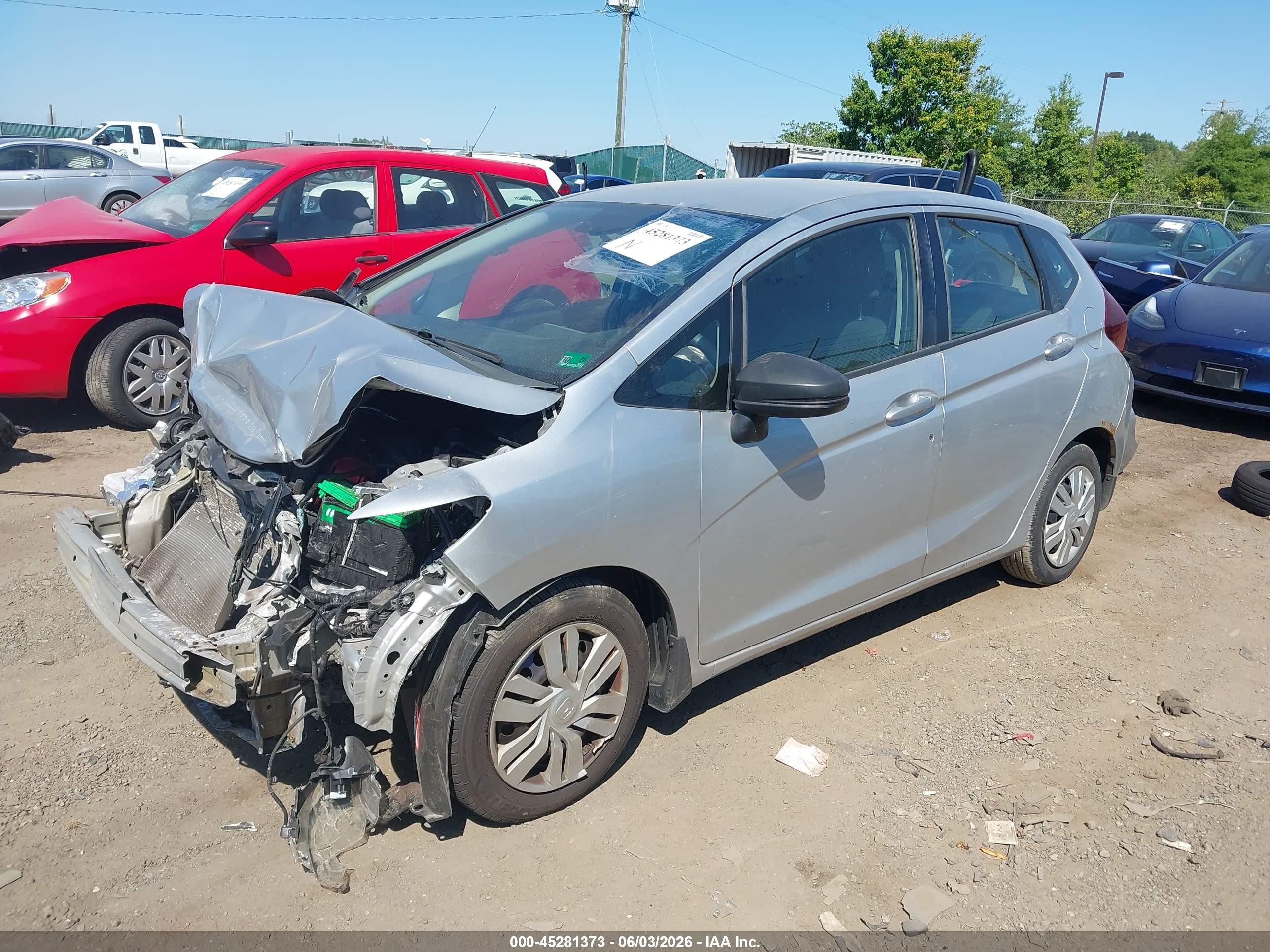 2015 Honda Fit Lx Silver vin: 3HGGK5H59FM754589