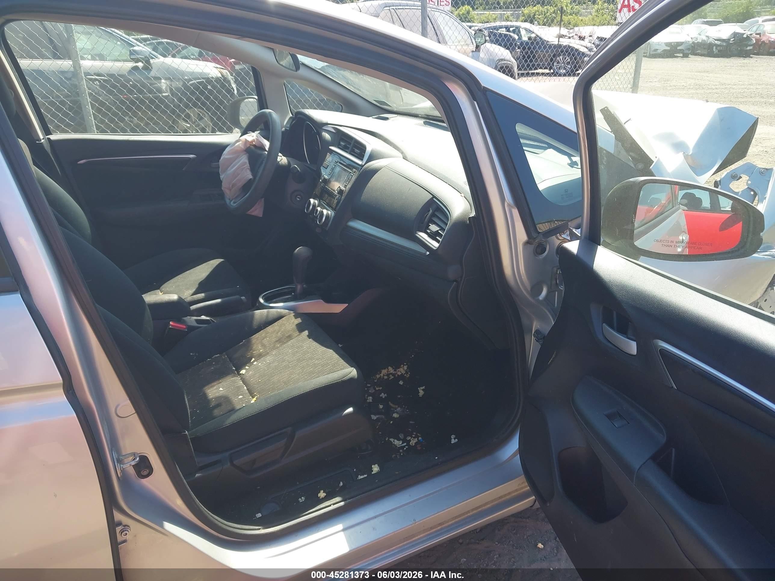 2015 Honda Fit Lx Silver vin: 3HGGK5H59FM754589