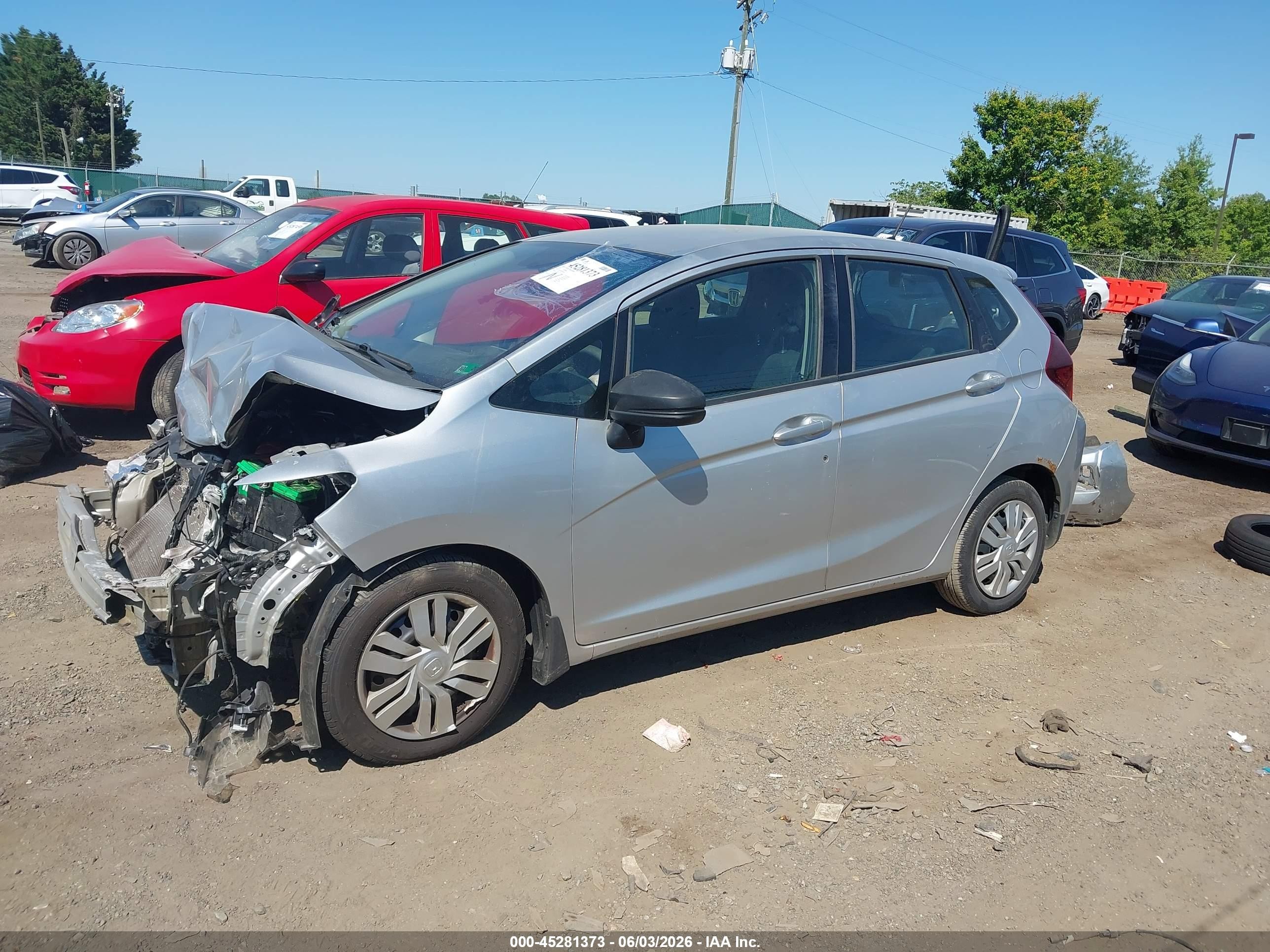 2015 Honda Fit Lx Silver vin: 3HGGK5H59FM754589