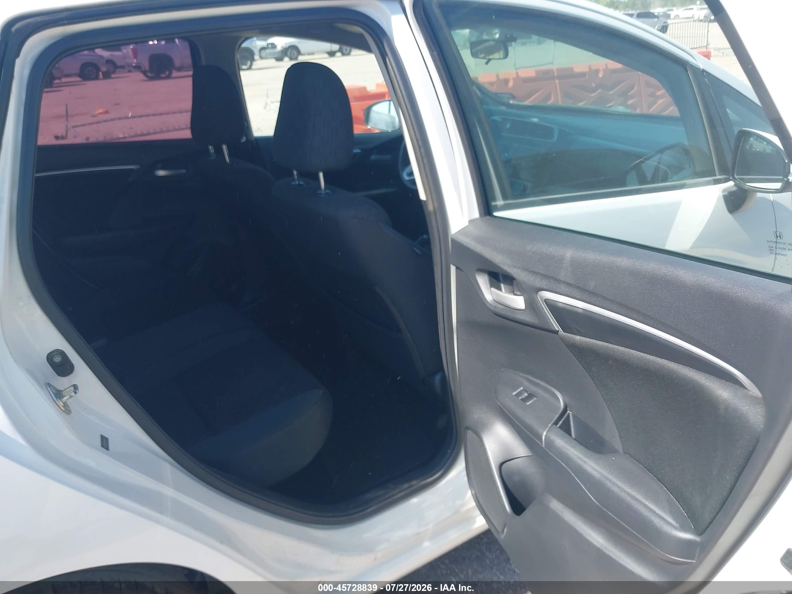2015 Honda Fit Lx White vin: 3HGGK5H59FM785311
