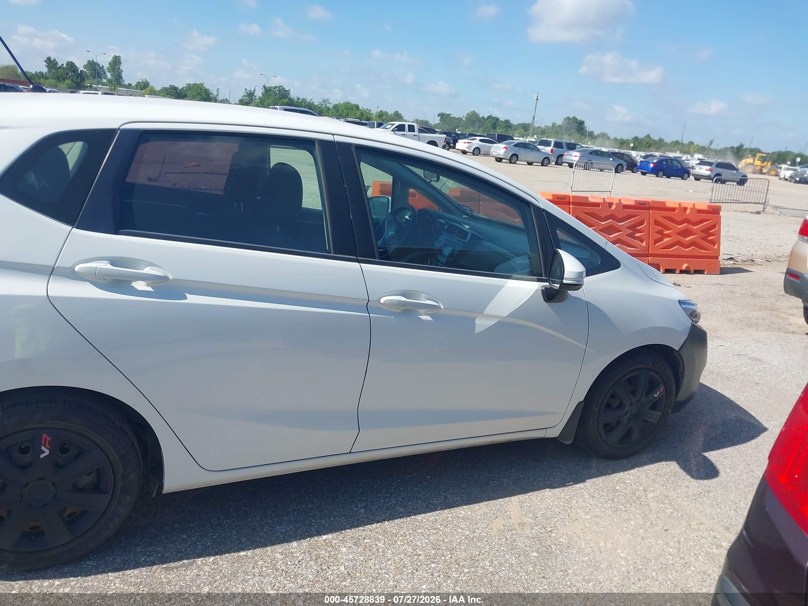 2015 Honda Fit Lx White vin: 3HGGK5H59FM785311