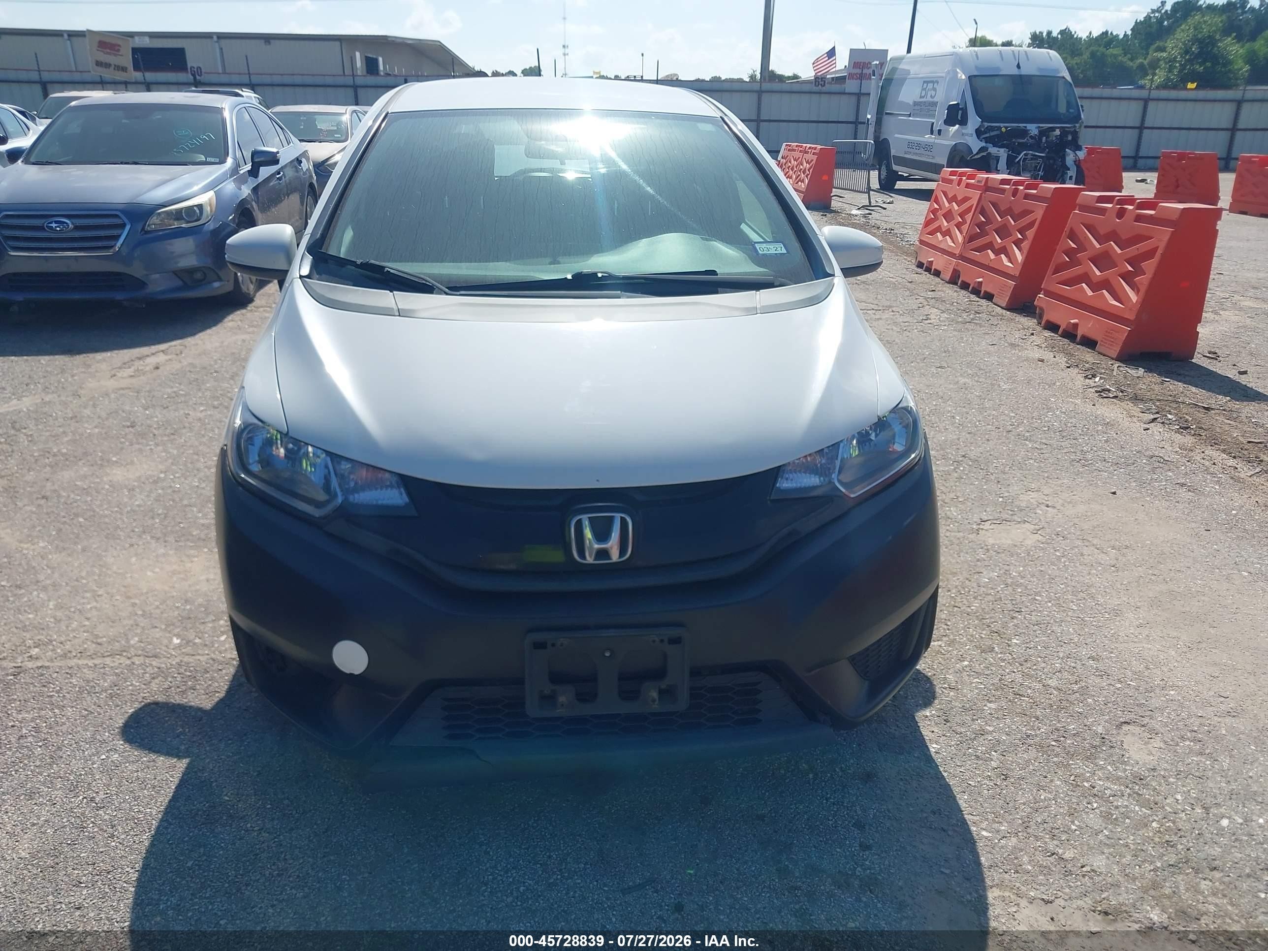 2015 Honda Fit Lx White vin: 3HGGK5H59FM785311