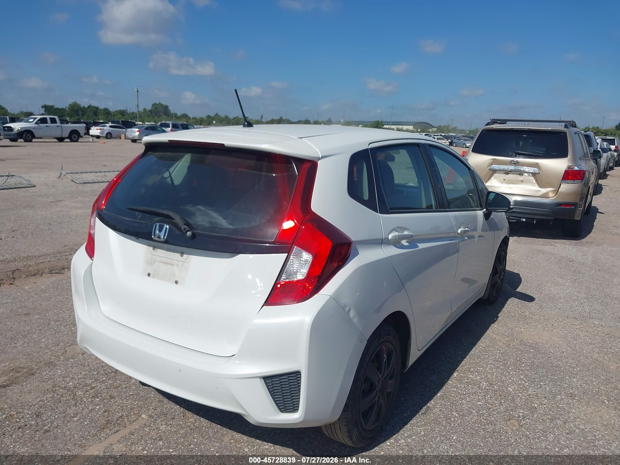 2015 Honda Fit Lx White vin: 3HGGK5H59FM785311