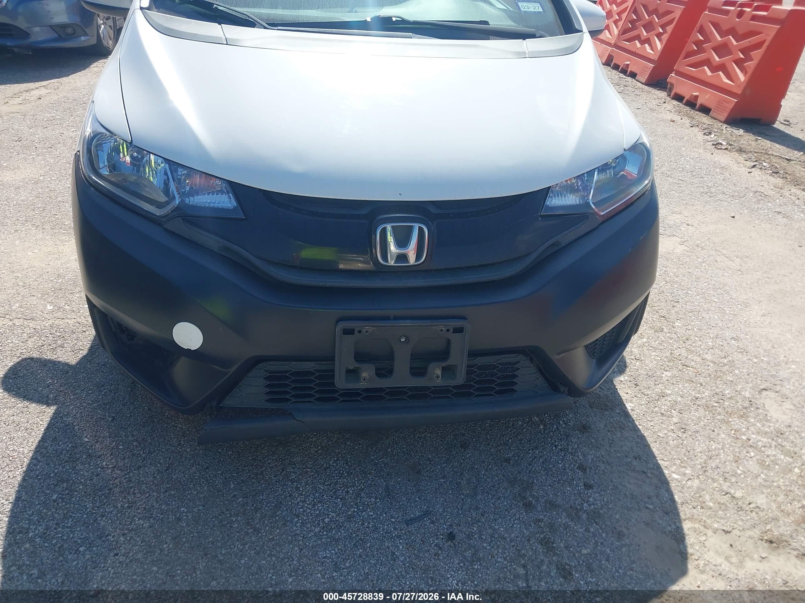 2015 Honda Fit Lx White vin: 3HGGK5H59FM785311