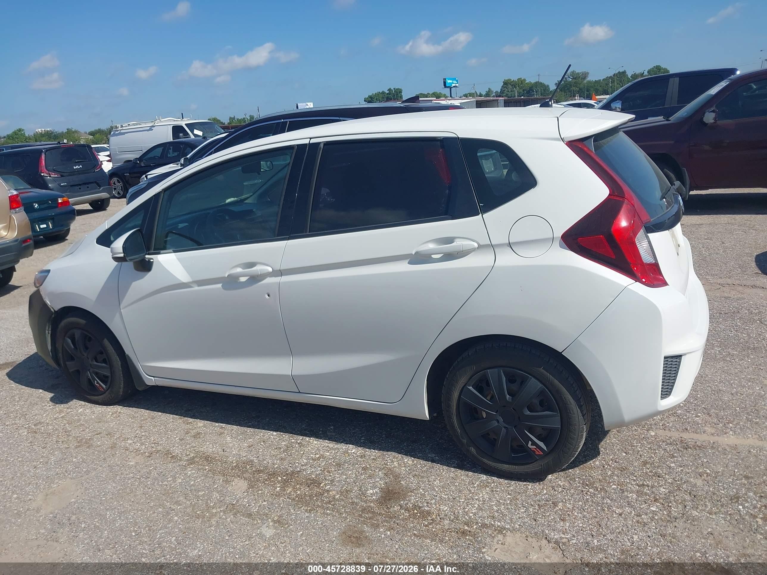 2015 Honda Fit Lx White vin: 3HGGK5H59FM785311