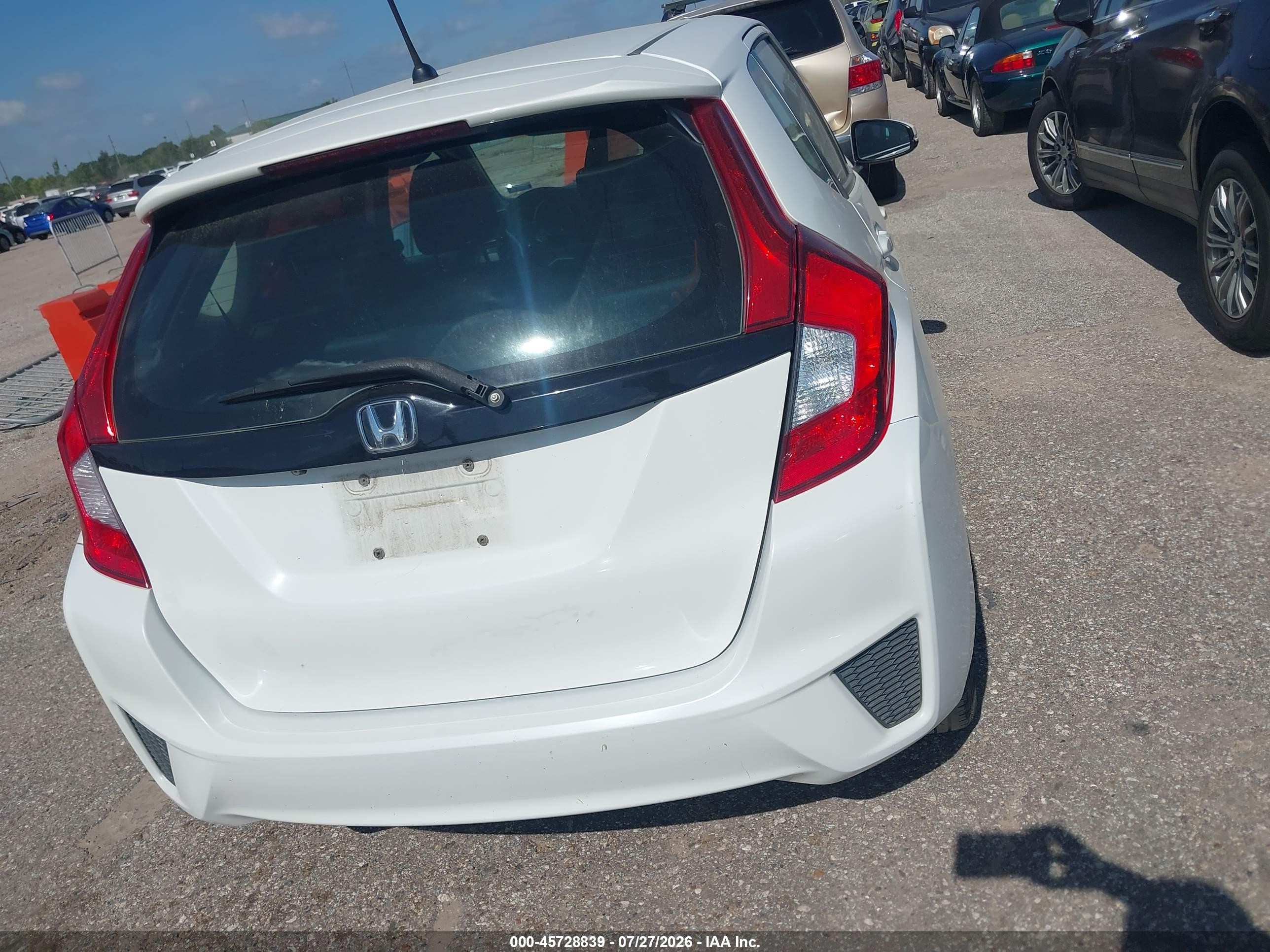 2015 Honda Fit Lx White vin: 3HGGK5H59FM785311
