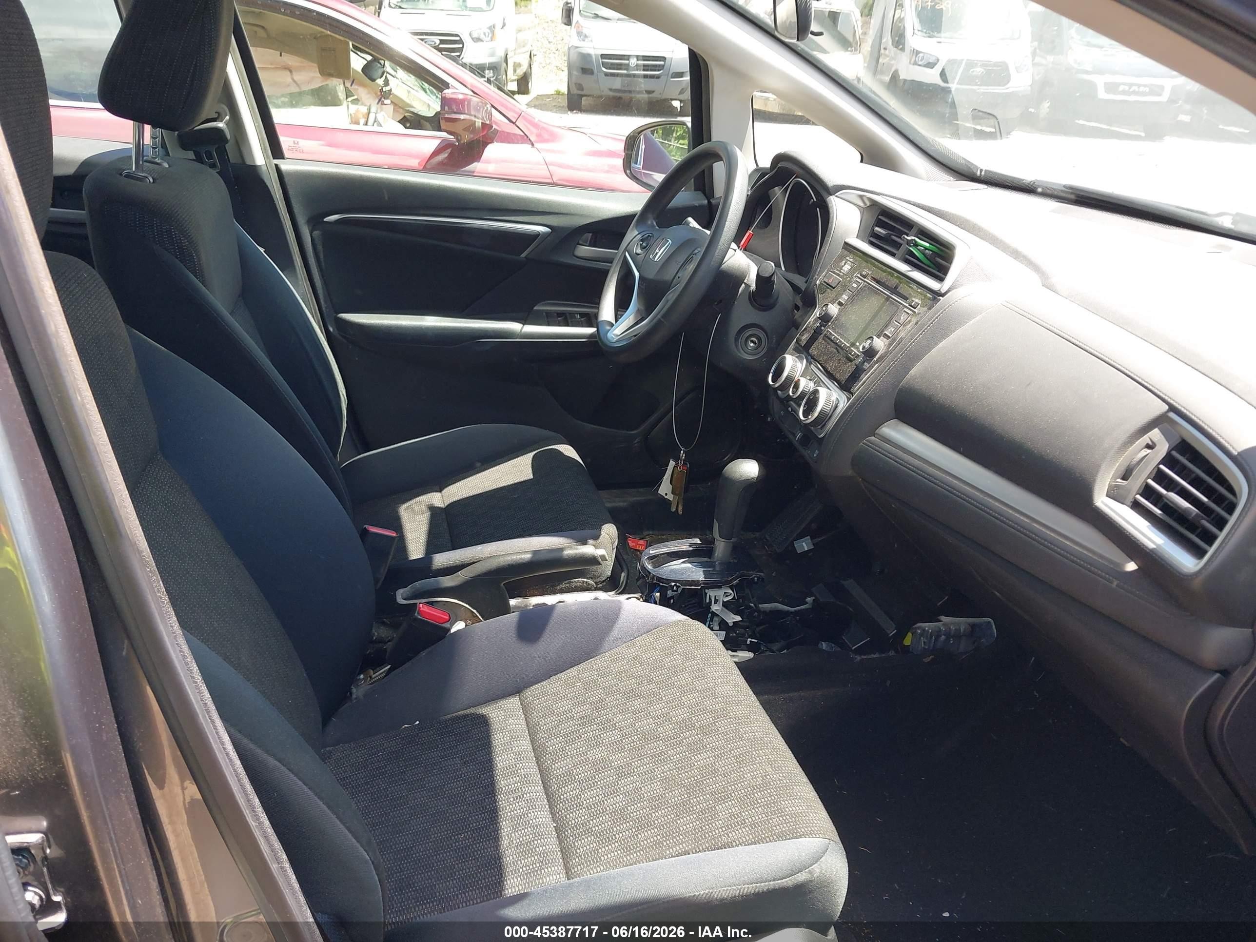 2015 Honda Fit Lx Gray vin: 3HGGK5H5XFM710813