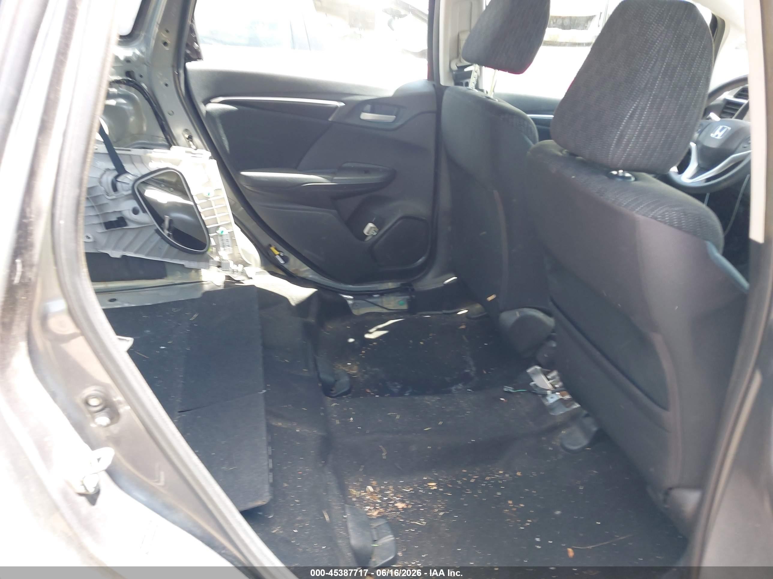 2015 Honda Fit Lx Gray vin: 3HGGK5H5XFM710813