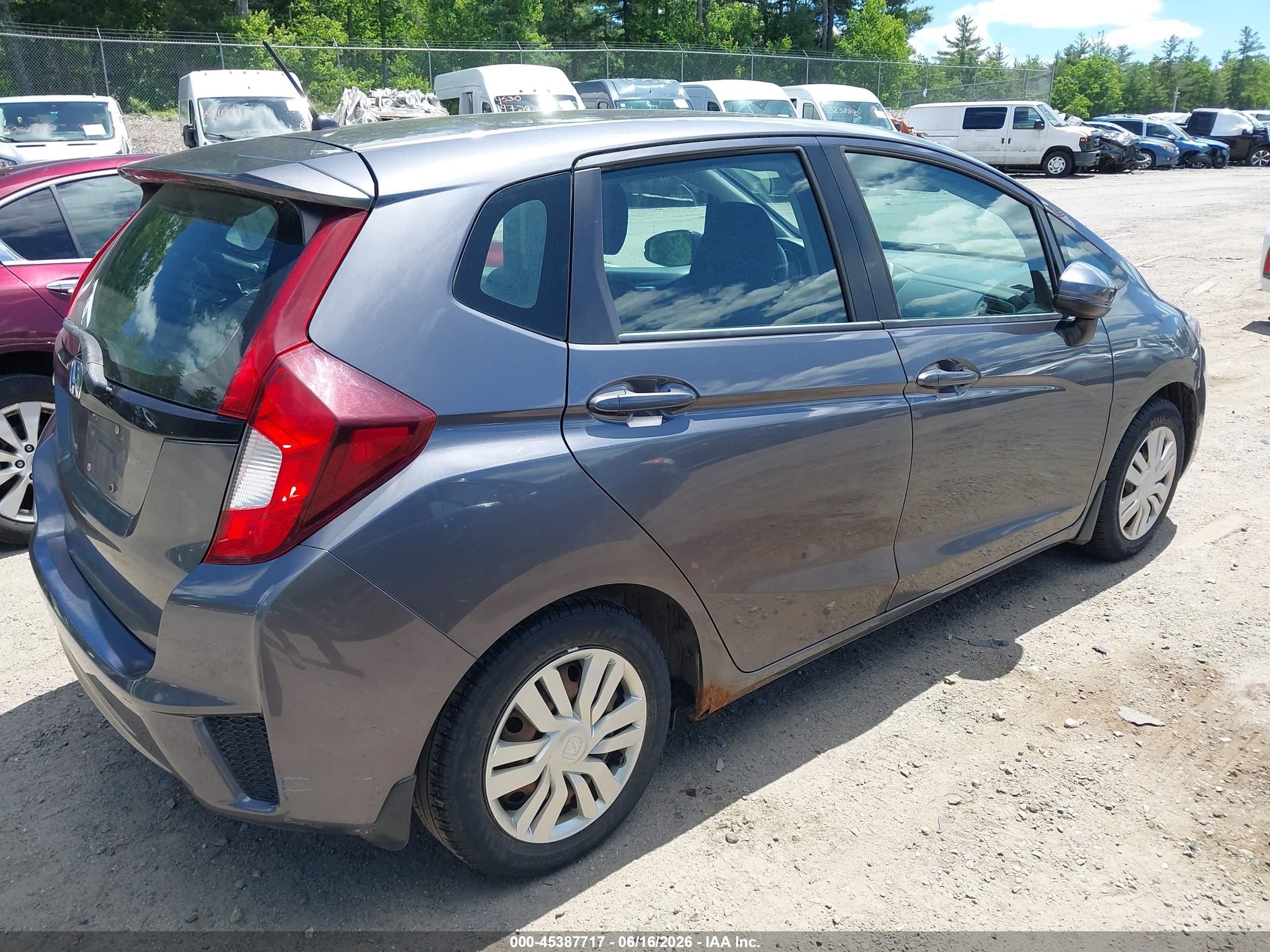 2015 Honda Fit Lx Gray vin: 3HGGK5H5XFM710813